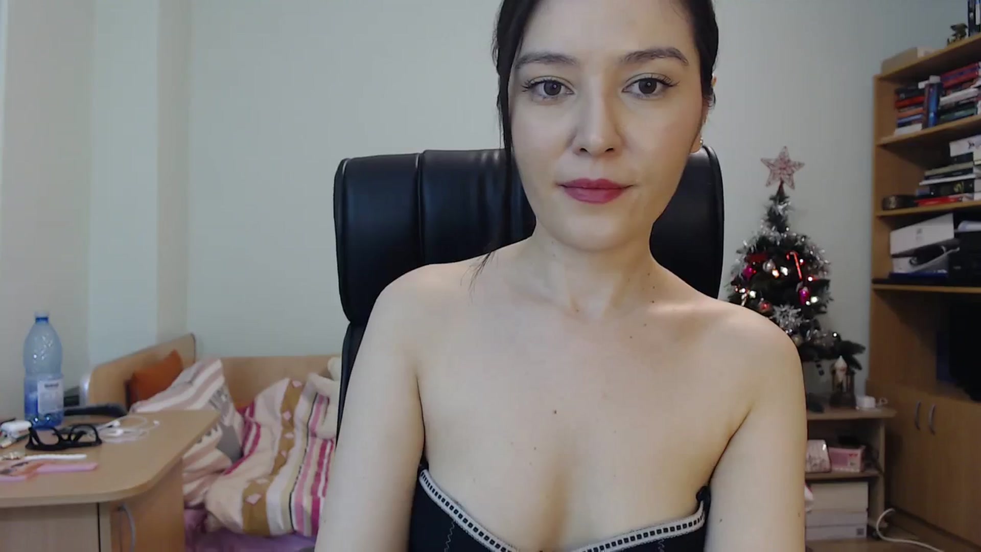 Gallery image thumbnail from SailorJupit3r's myfreecams stream on, 01/02/2024, 22:15 image 10 of 20