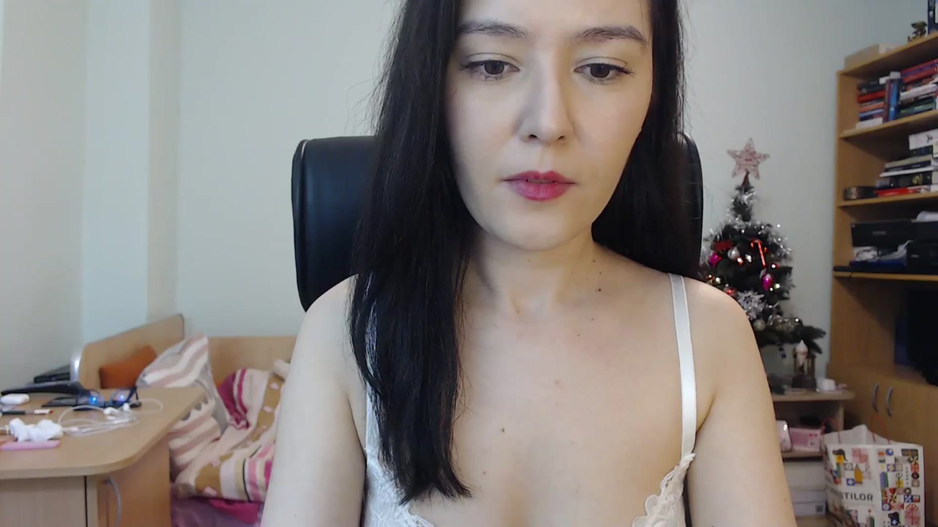 Gallery image thumbnail from SailorJupit3r's myfreecams stream on, 01/05/2024, 22:45 image 2 of 20