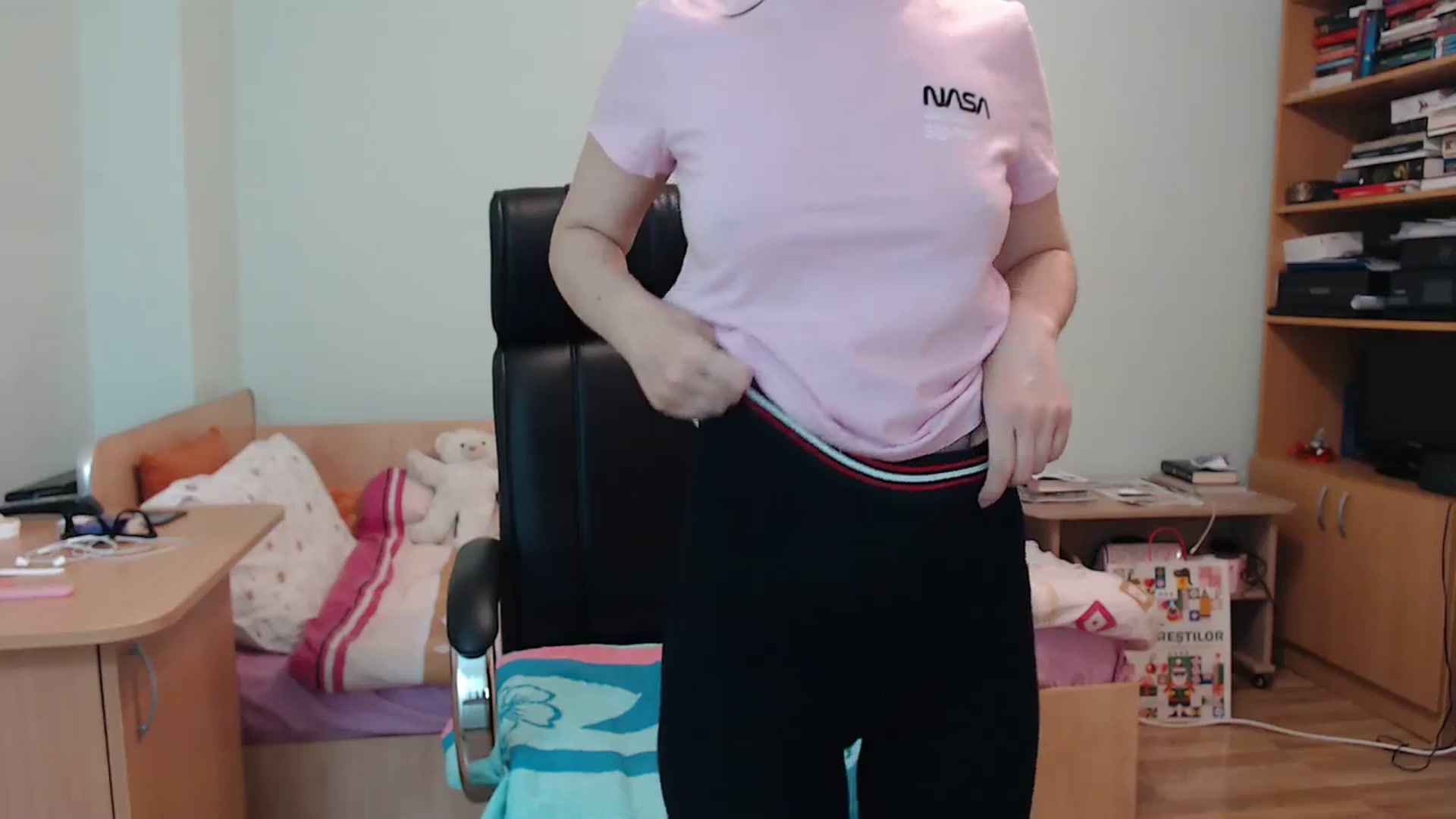 Gallery image thumbnail from SailorJupit3r's myfreecams stream on, 02/02/2024, 22:15 image 12 of 20
