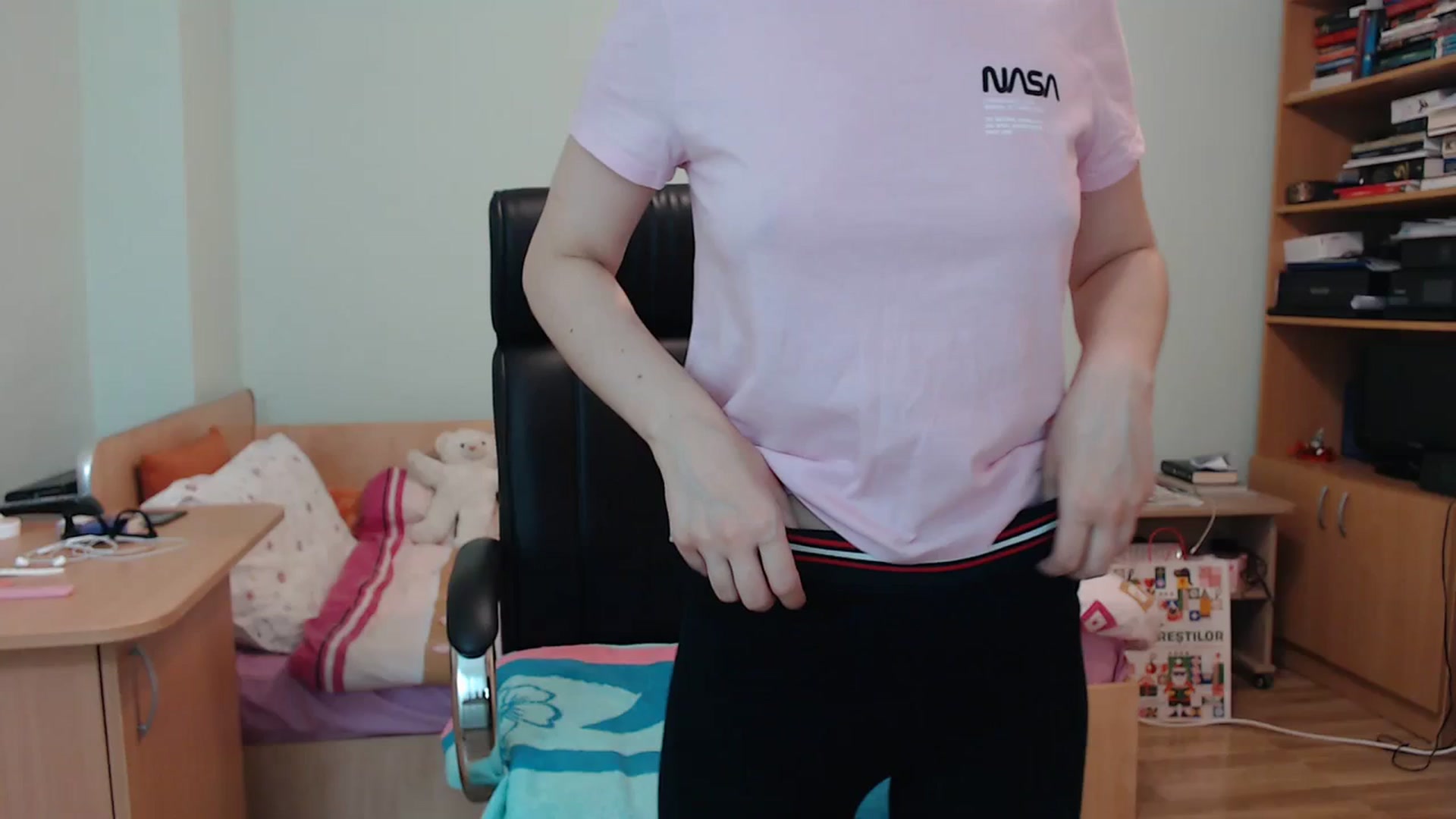 Gallery image thumbnail from SailorJupit3r's myfreecams stream on, 02/02/2024, 22:15 image 13 of 20