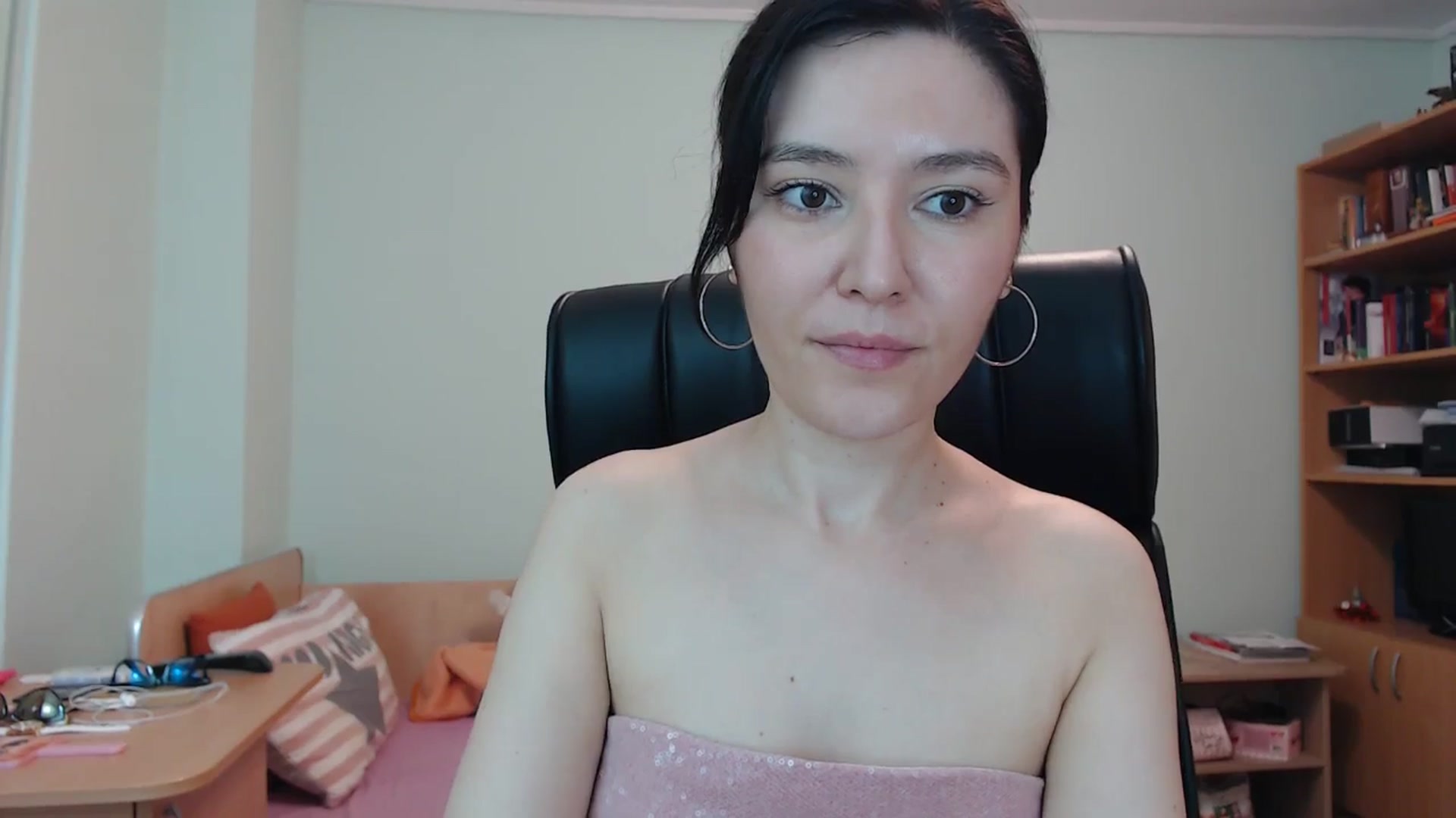 Gallery image thumbnail from SailorJupitr's myfreecams stream on, 06/14/2024, 21:16 image 13 of 20