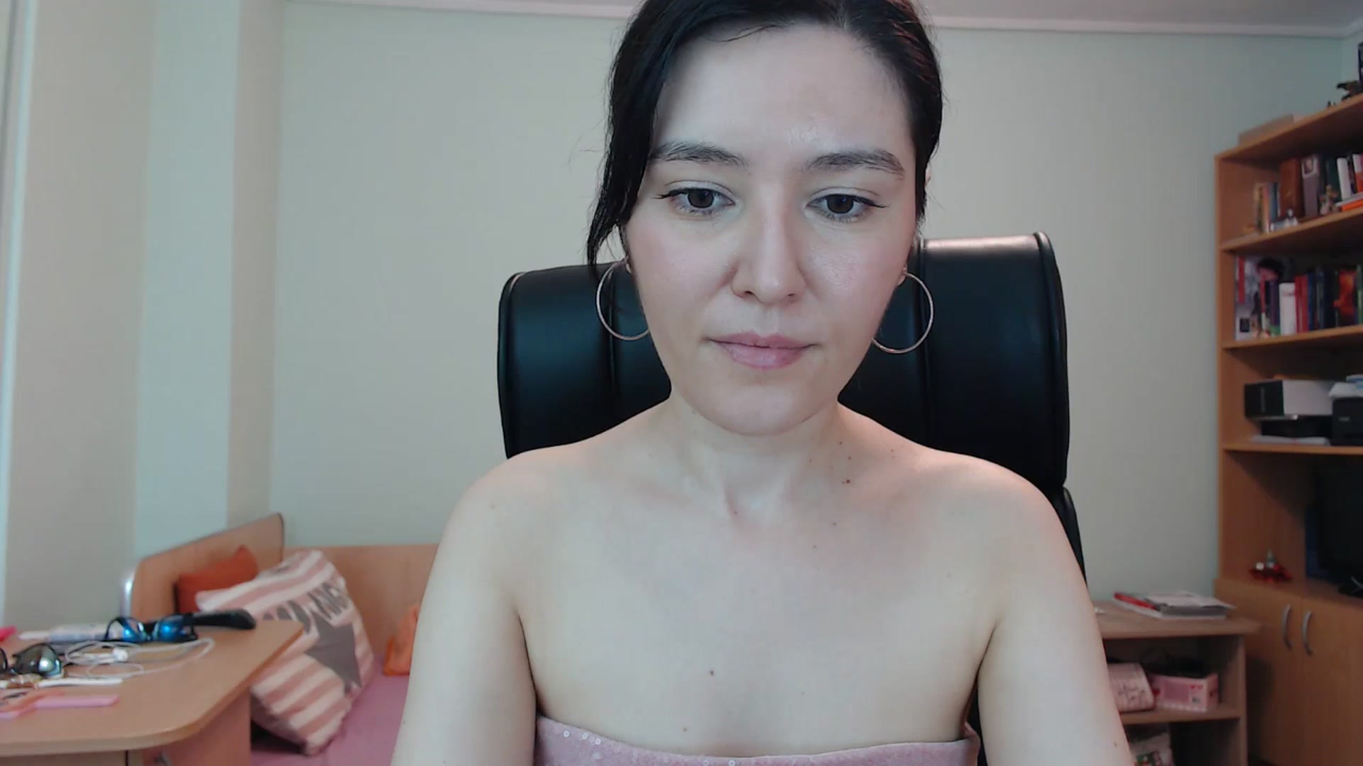 Gallery image thumbnail from SailorJupitr's myfreecams stream on, 06/14/2024, 21:16 image 14 of 20
