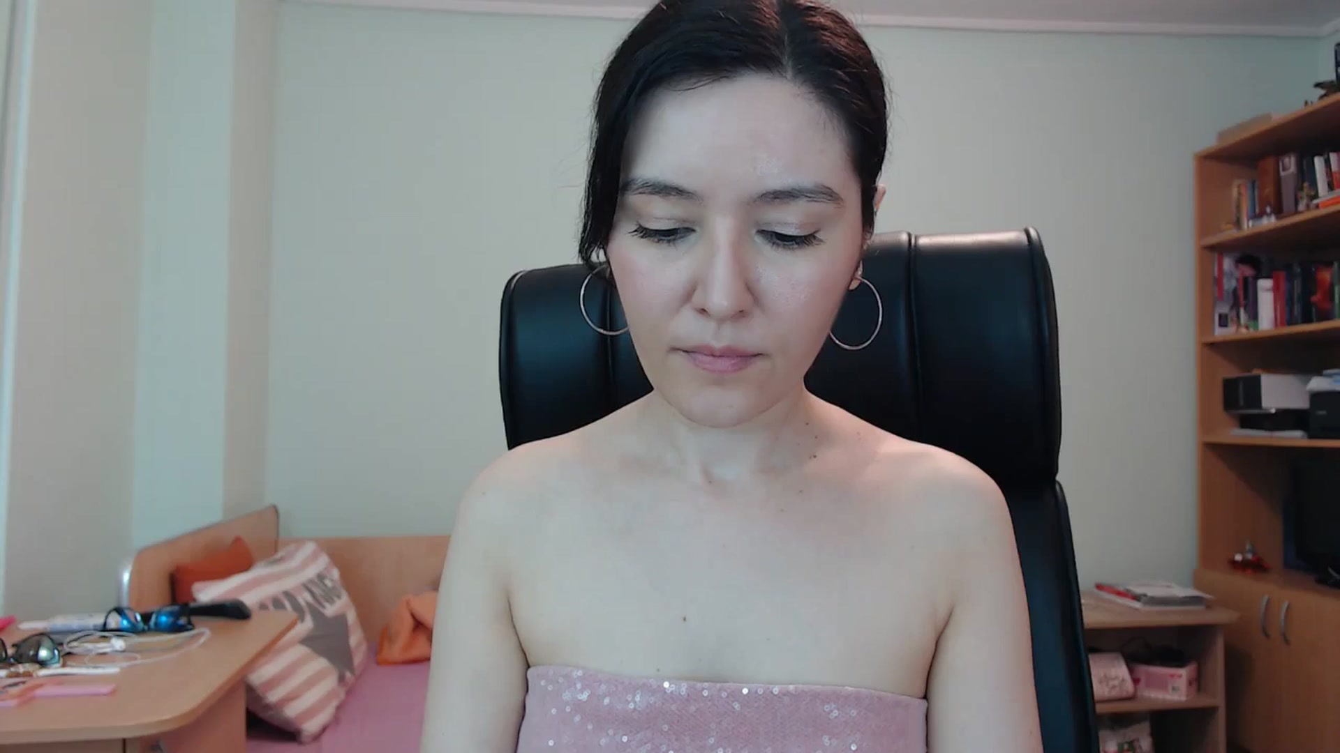 Gallery image thumbnail from SailorJupitr's myfreecams stream on, 06/14/2024, 21:16 image 10 of 20