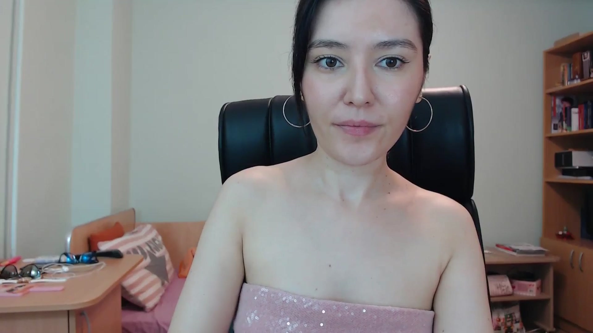 Gallery image thumbnail from SailorJupitr's myfreecams stream on, 06/14/2024, 21:16 image 2 of 20