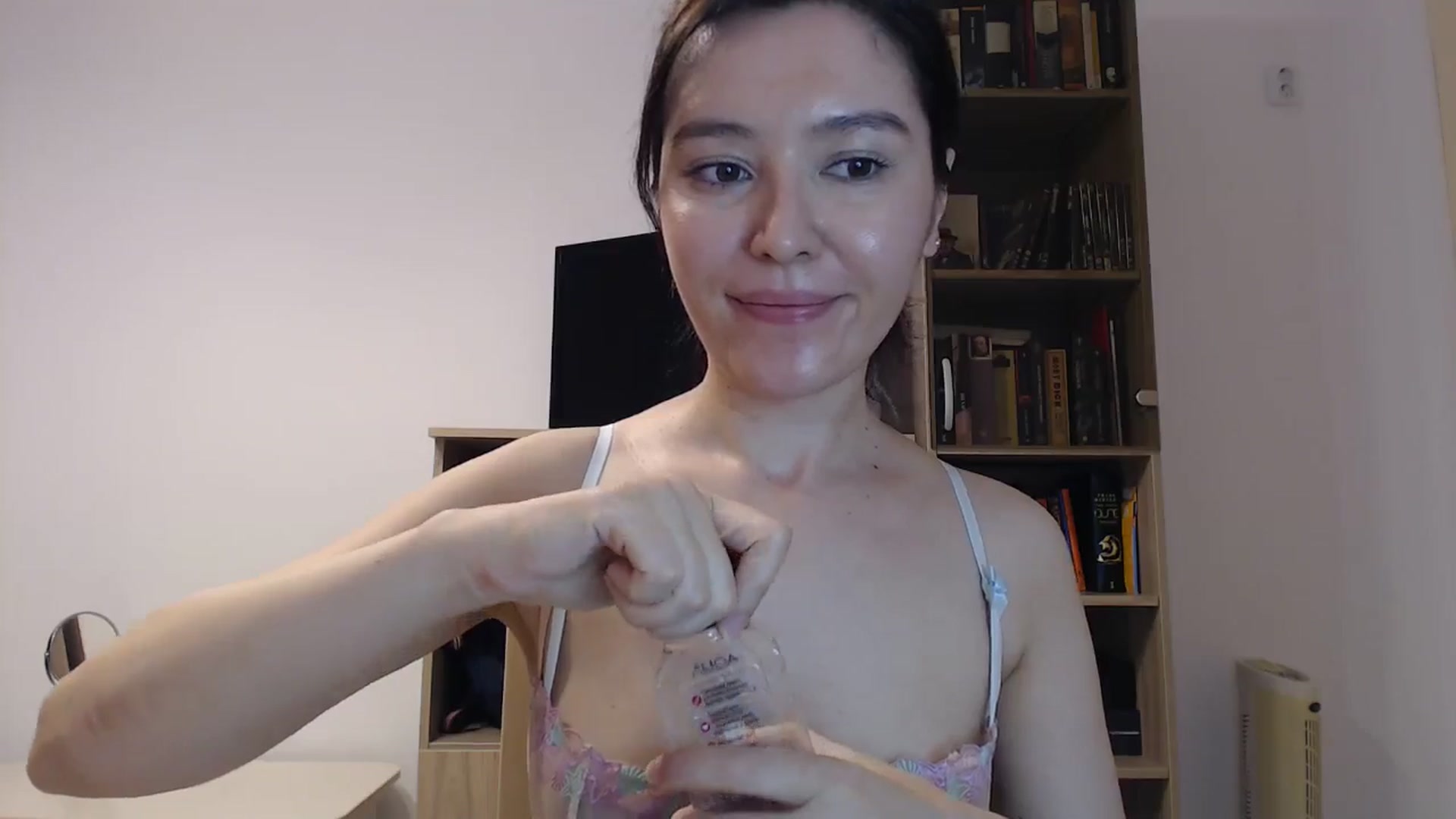 Gallery image thumbnail from SailorJupitr's myfreecams stream on, 10/13/2024, 20:17 image 17 of 20