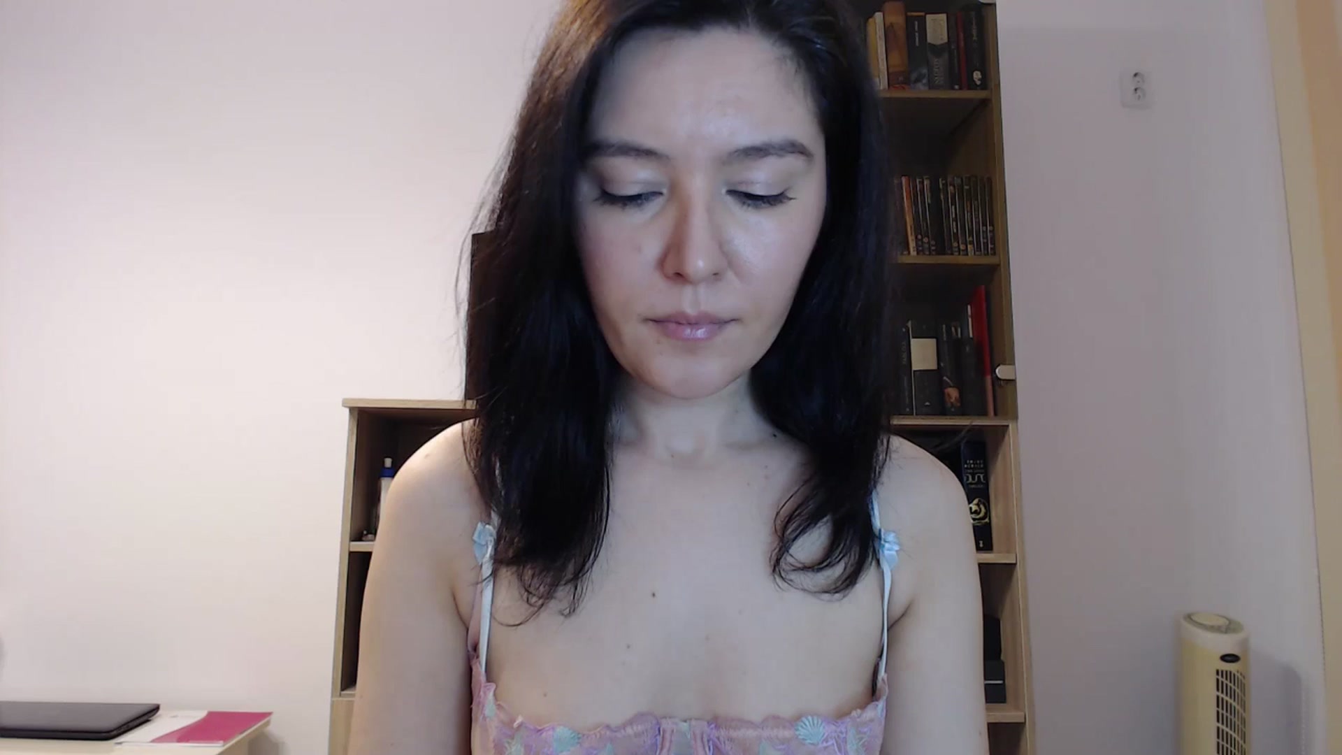 Gallery image thumbnail from SailorJupitr's myfreecams stream on, 11/27/2024, 22:30 image 1 of 20
