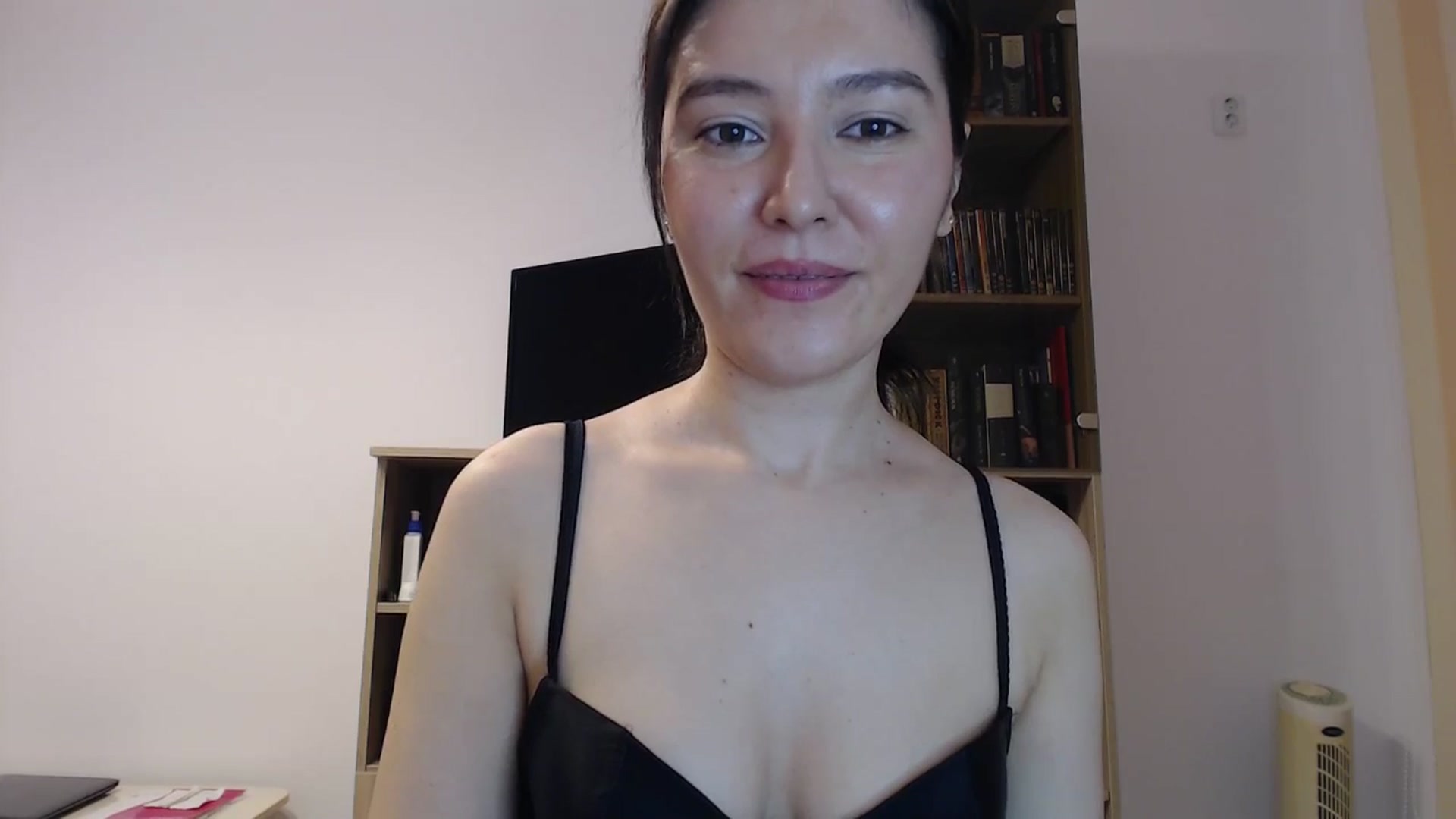 Gallery image thumbnail from SailorJupitr's myfreecams stream on, 12/04/2024, 21:49 image 10 of 20
