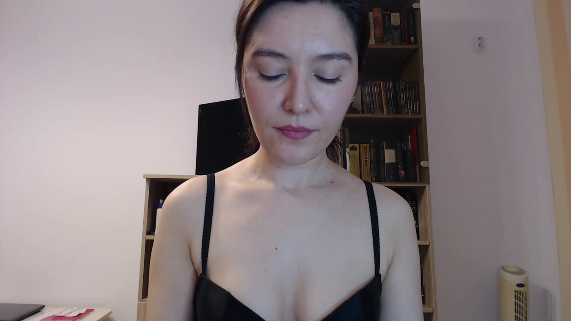 Gallery image thumbnail from SailorJupitr's myfreecams stream on, 12/04/2024, 21:49 image 8 of 20