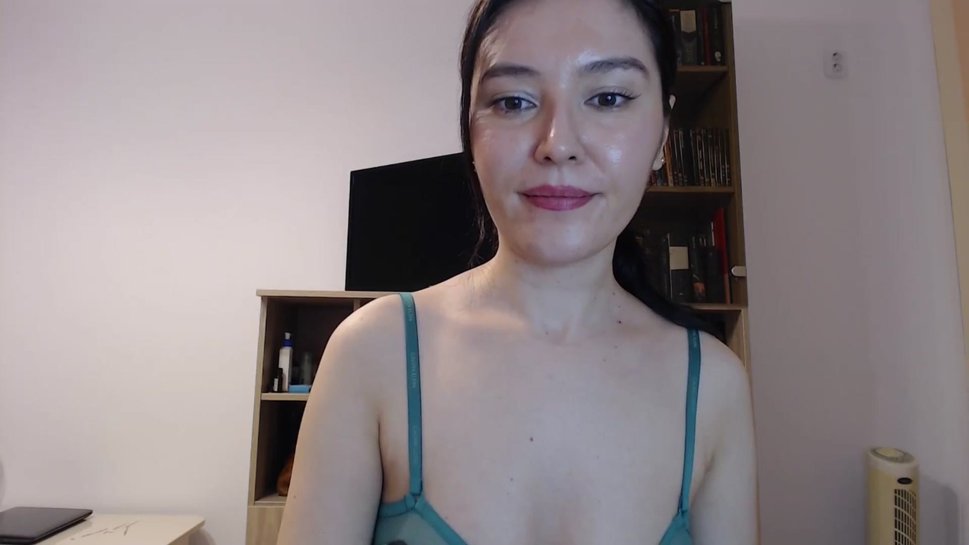 Gallery image thumbnail from SailorJupitr's myfreecams stream on, 12/08/2024, 21:49 image 15 of 20