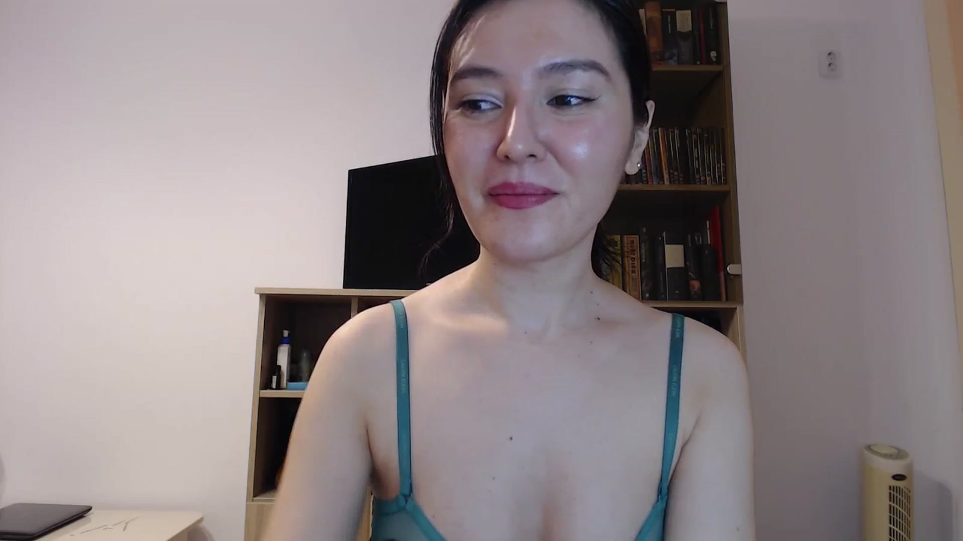 Gallery image thumbnail from SailorJupitr's myfreecams stream on, 12/08/2024, 21:49 image 14 of 20