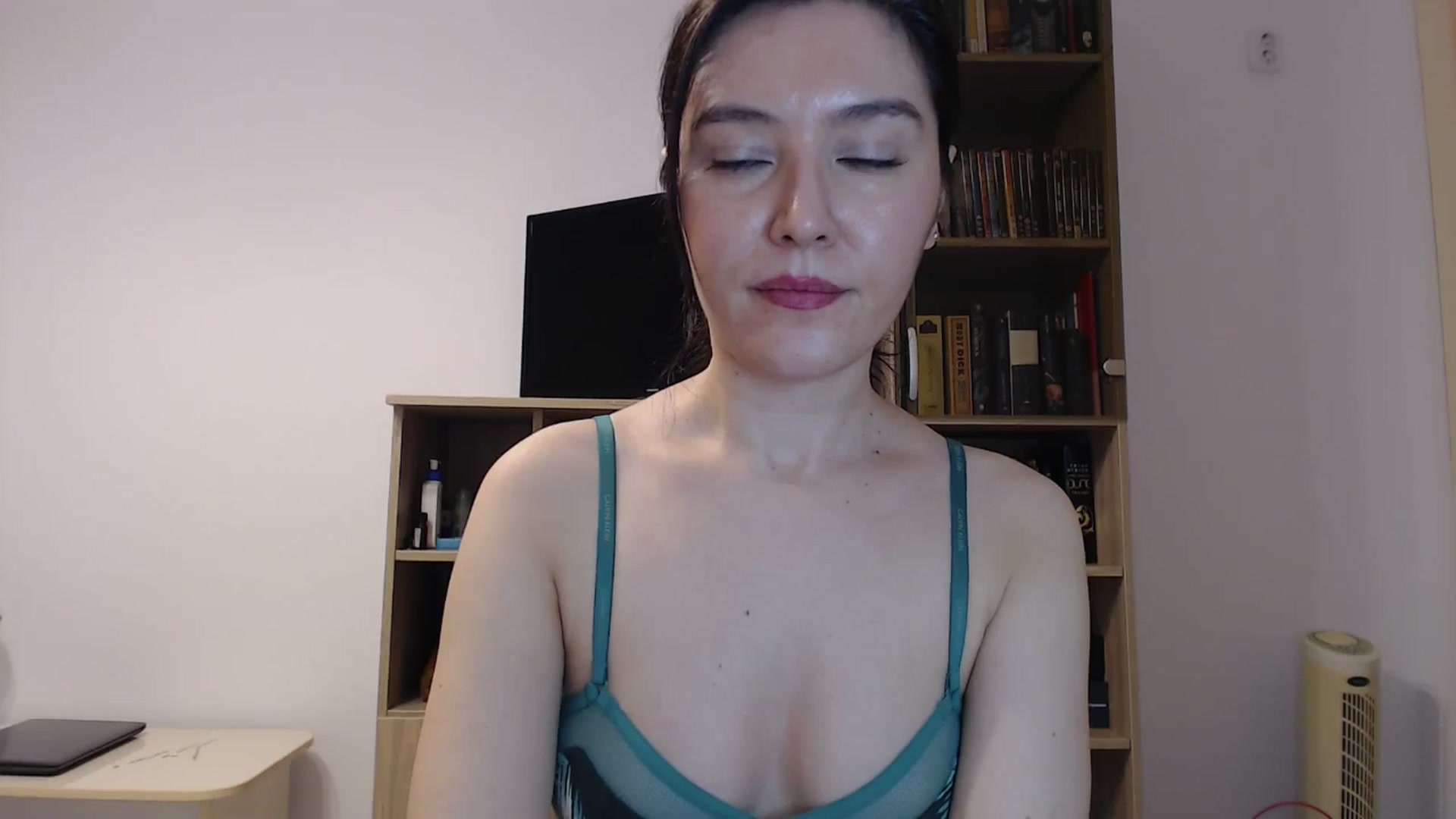 Gallery image thumbnail from SailorJupitr's myfreecams stream on, 12/08/2024, 21:49 image 19 of 20