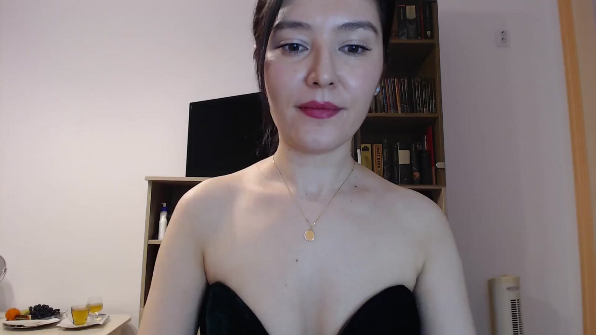 Gallery image thumbnail from SailorJupitr's myfreecams stream on, 12/31/2024, 20:53 image 17 of 20
