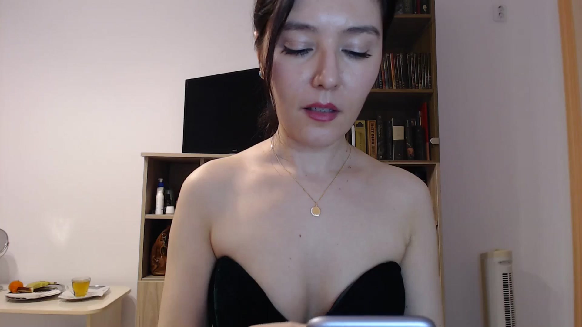 Gallery image thumbnail from SailorJupitr's myfreecams stream on, 12/31/2024, 23:17 image 12 of 20