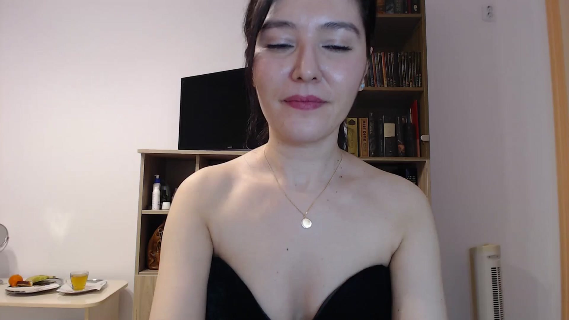 Gallery image thumbnail from SailorJupitr's myfreecams stream on, 12/31/2024, 23:17 image 14 of 20