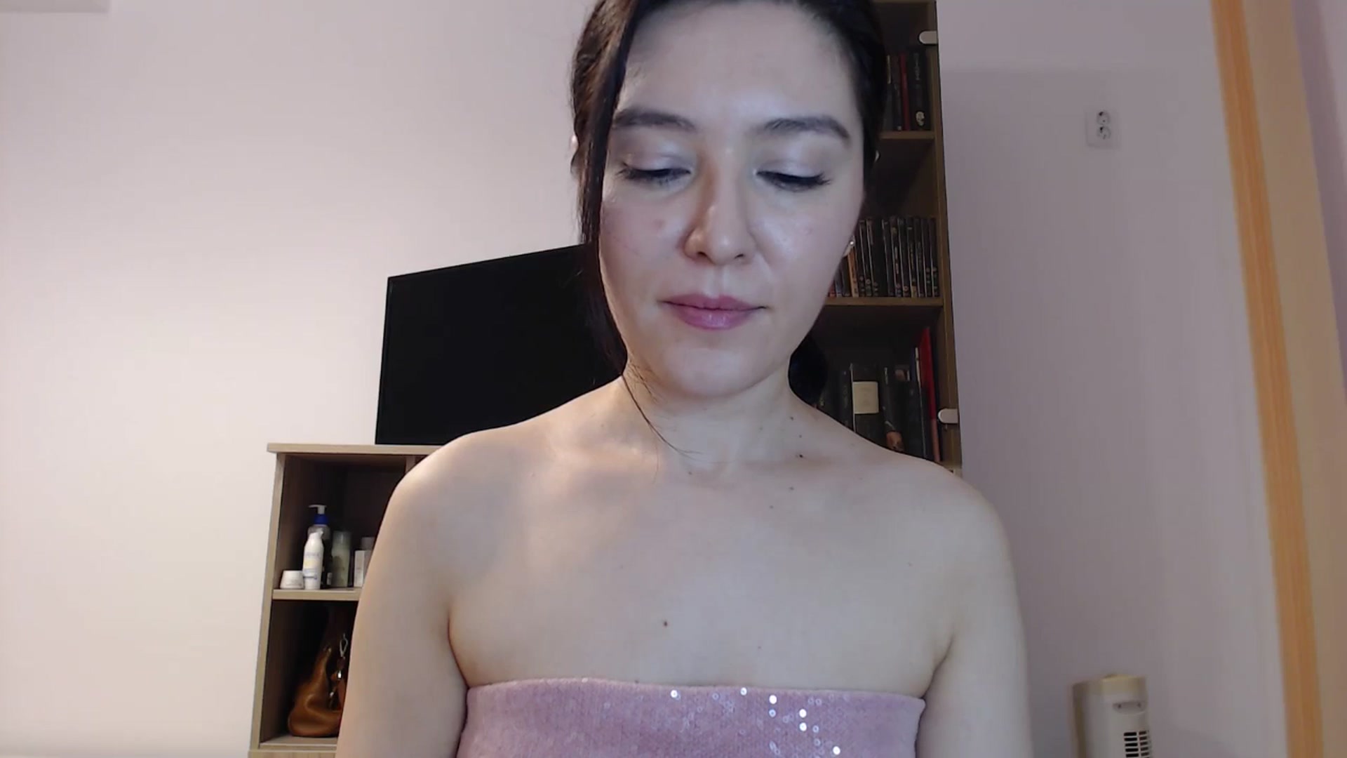 Gallery image thumbnail from SailorJupitr's myfreecams stream on, 01/03/2025, 19:31 image 8 of 20