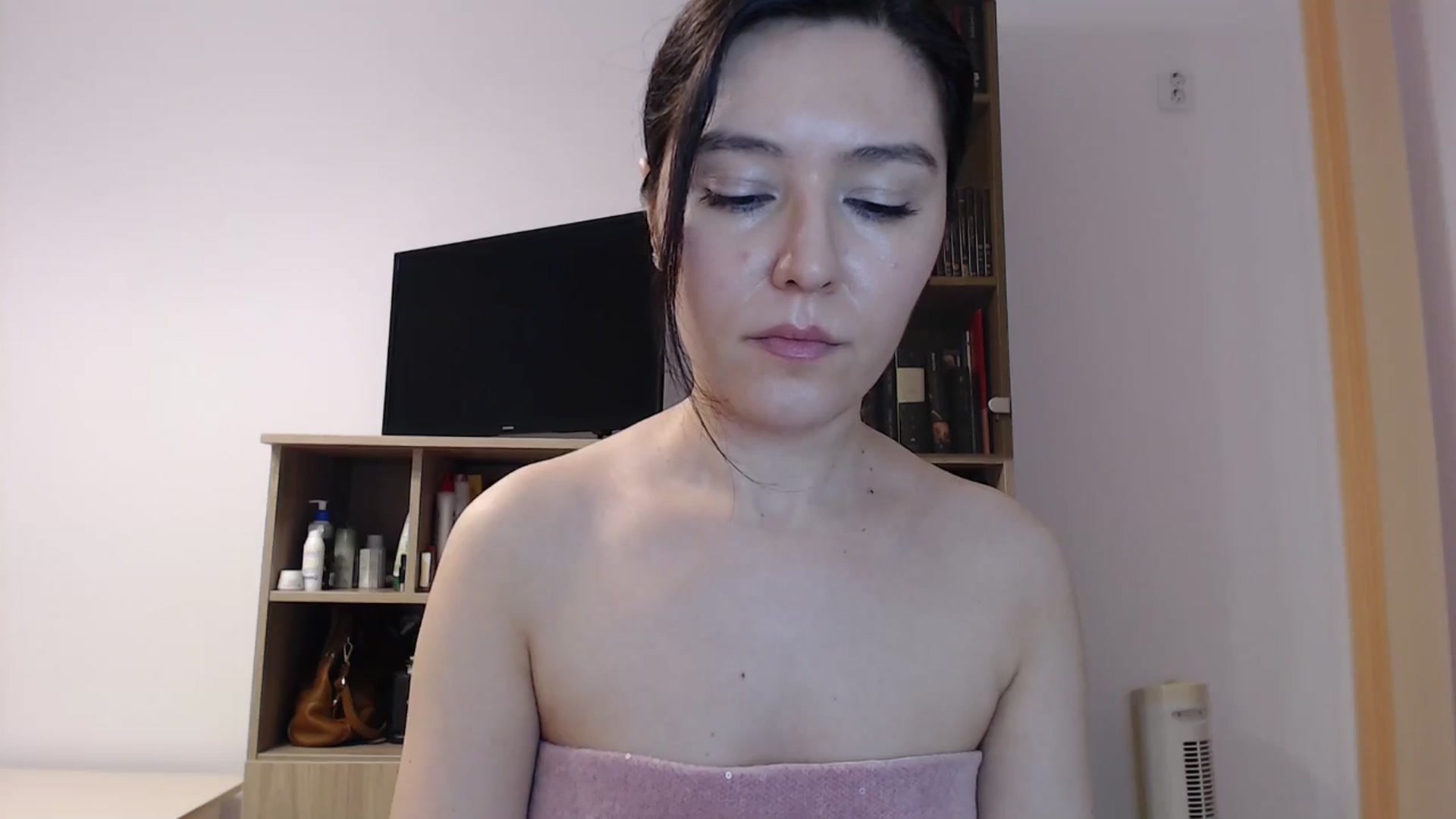 Gallery image thumbnail from SailorJupitr's myfreecams stream on, 01/03/2025, 21:23 image 18 of 20