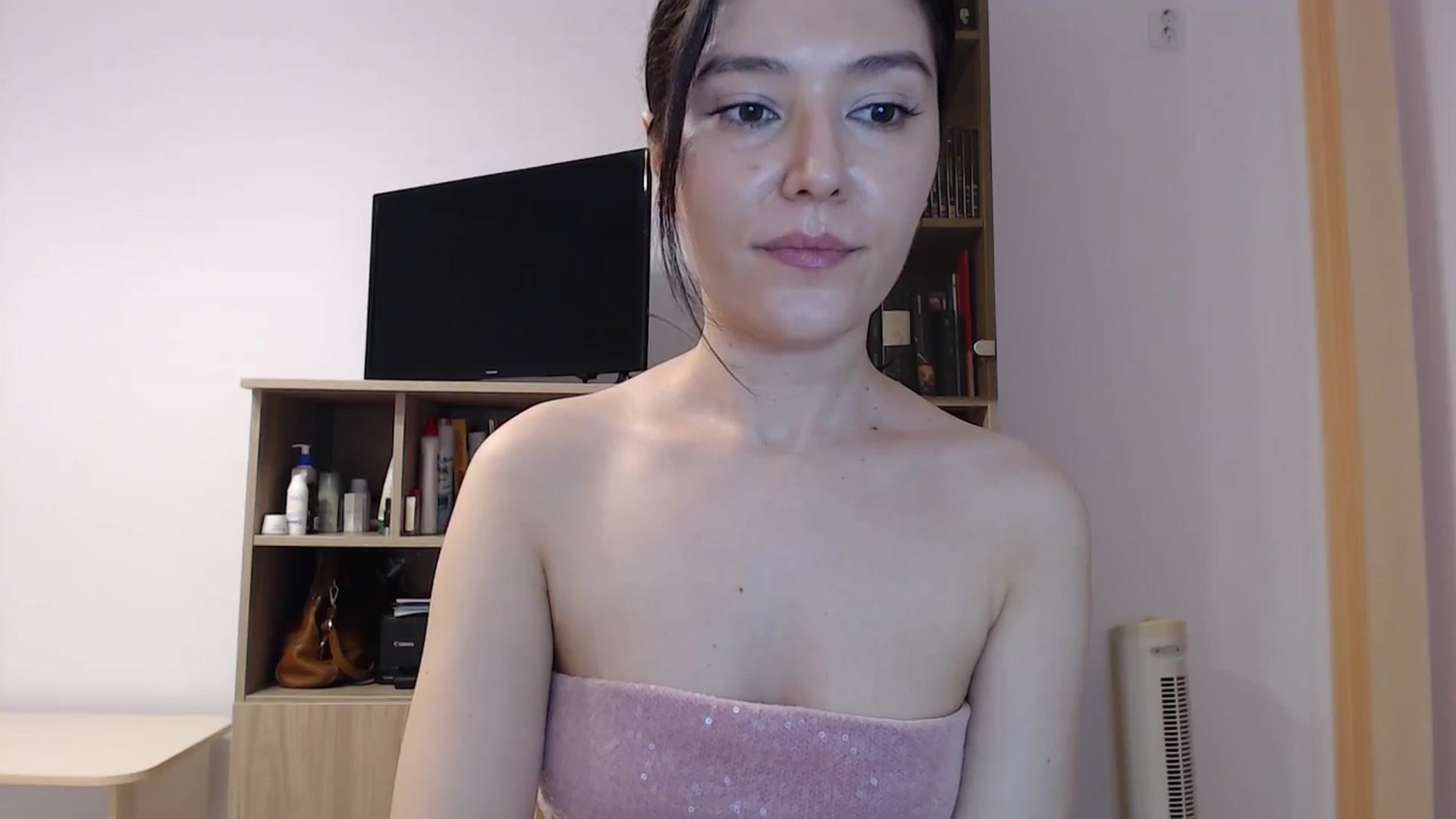 Gallery image thumbnail from SailorJupitr's myfreecams stream on, 01/03/2025, 21:23 image 4 of 20
