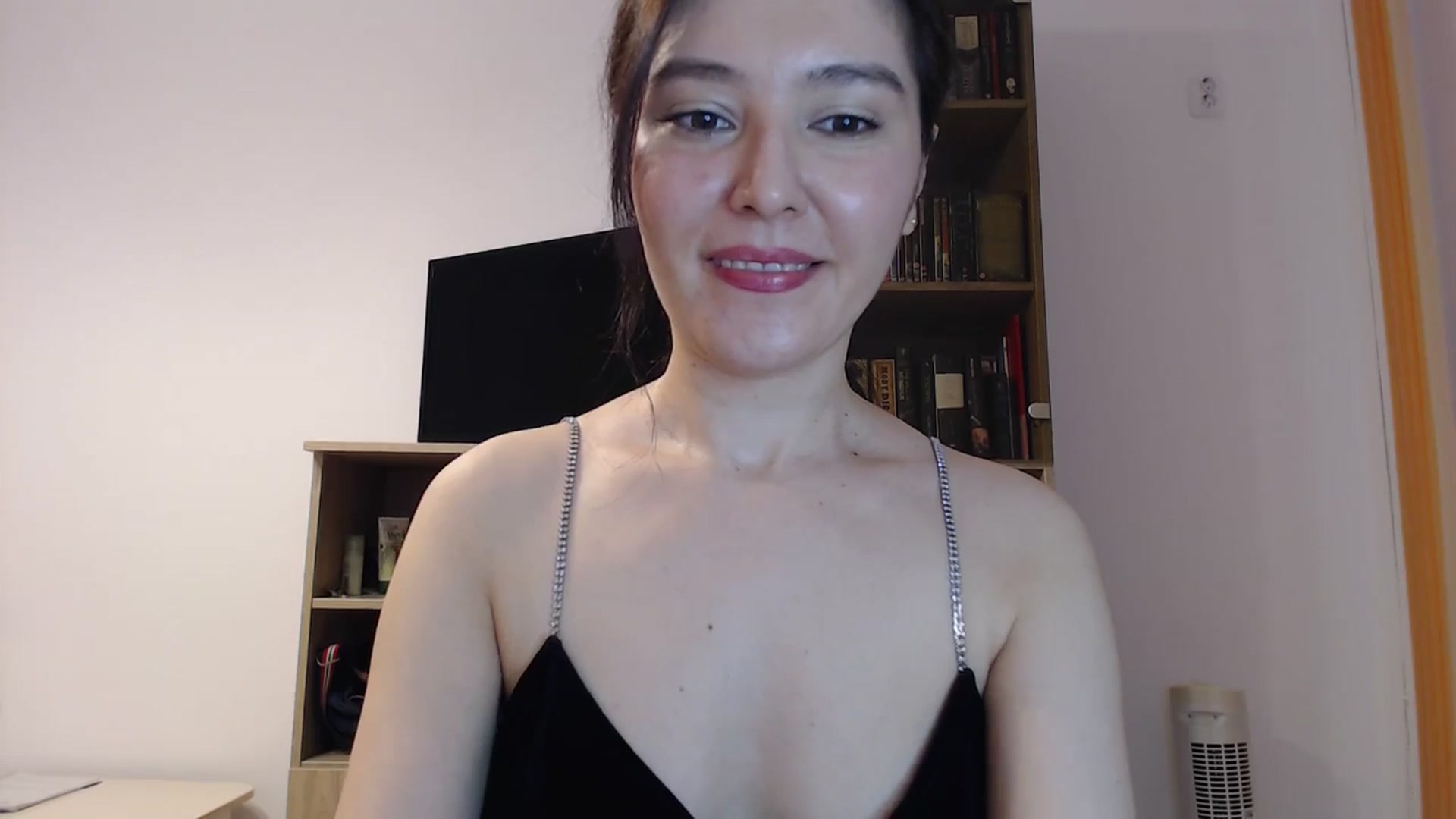 Gallery image thumbnail from SailorJupitr's myfreecams stream on, 02/08/2025, 19:37 image 8 of 20