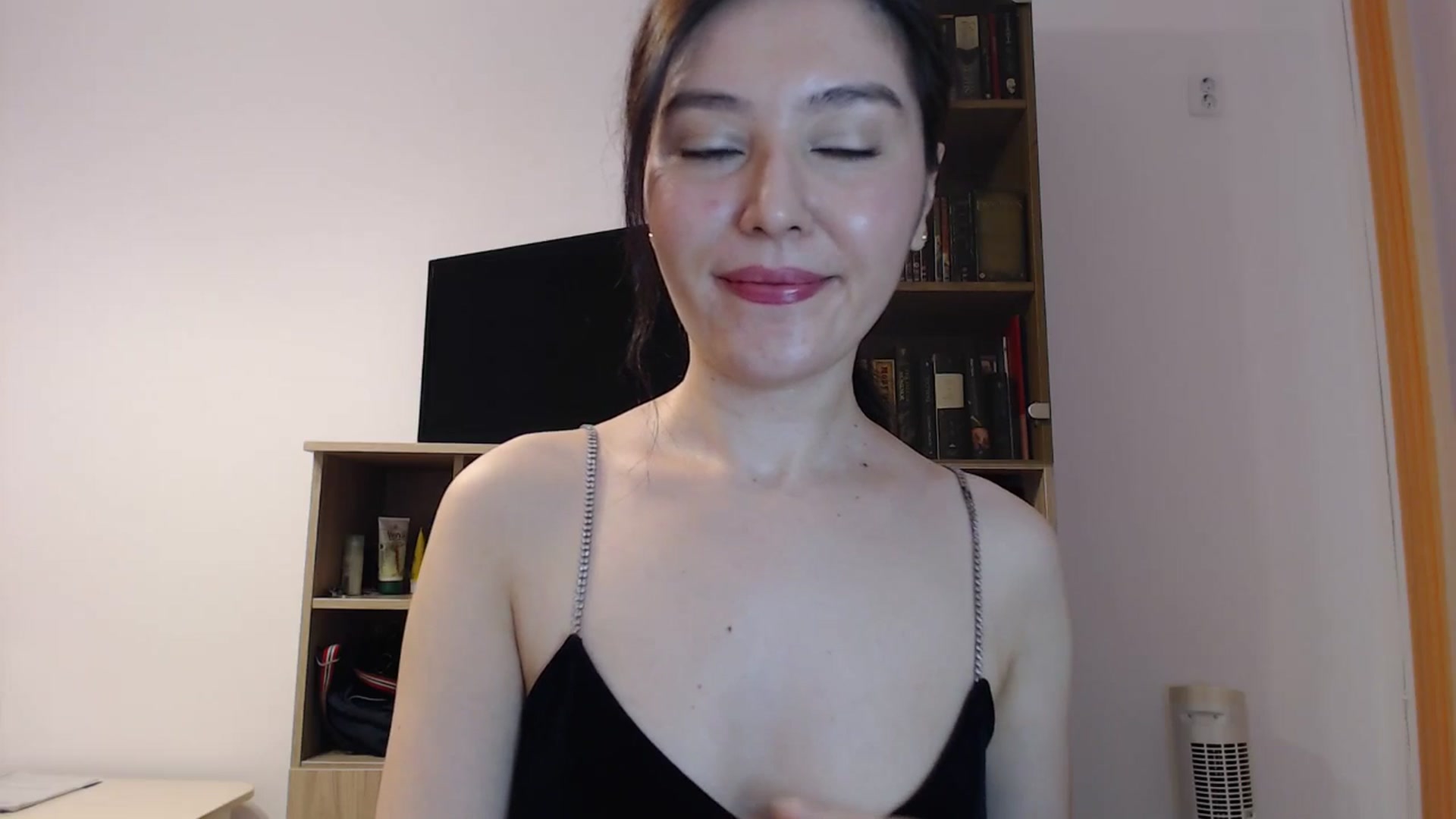 Gallery image thumbnail from SailorJupitr's myfreecams stream on, 02/08/2025, 19:37 image 2 of 20