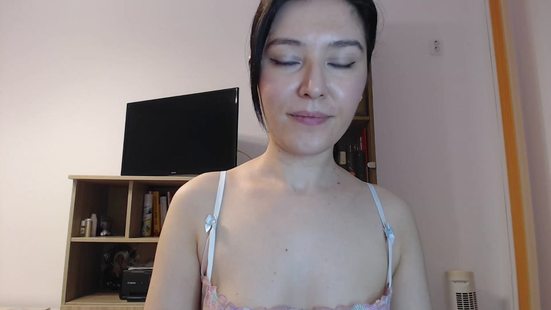 Gallery image thumbnail from SailorJupitr's myfreecams stream on, 05/01/2025, 20:01 image 6 of 20