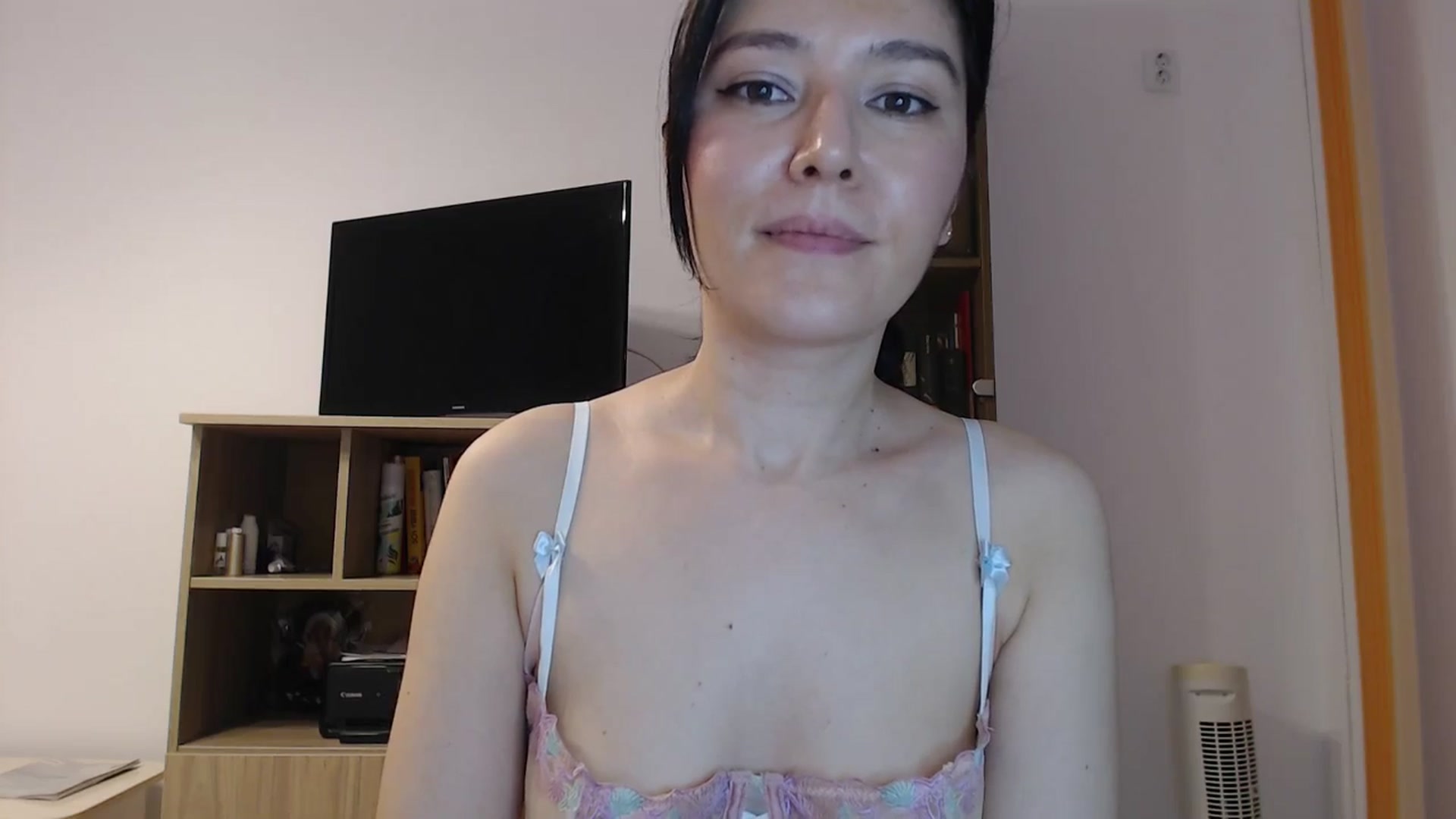 Gallery image thumbnail from SailorJupitr's myfreecams stream on, 05/01/2025, 20:01 image 20 of 20