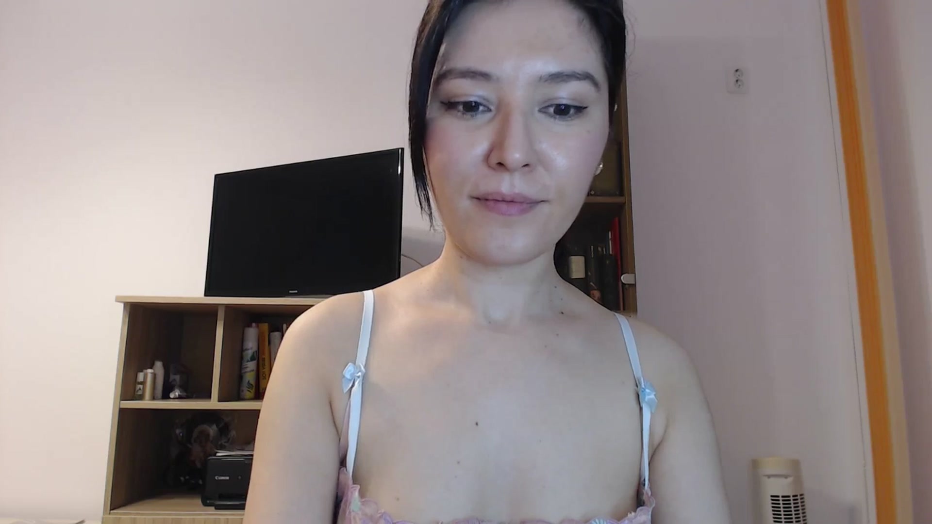 Gallery image thumbnail from SailorJupitr's myfreecams stream on, 05/01/2025, 20:01 image 12 of 20