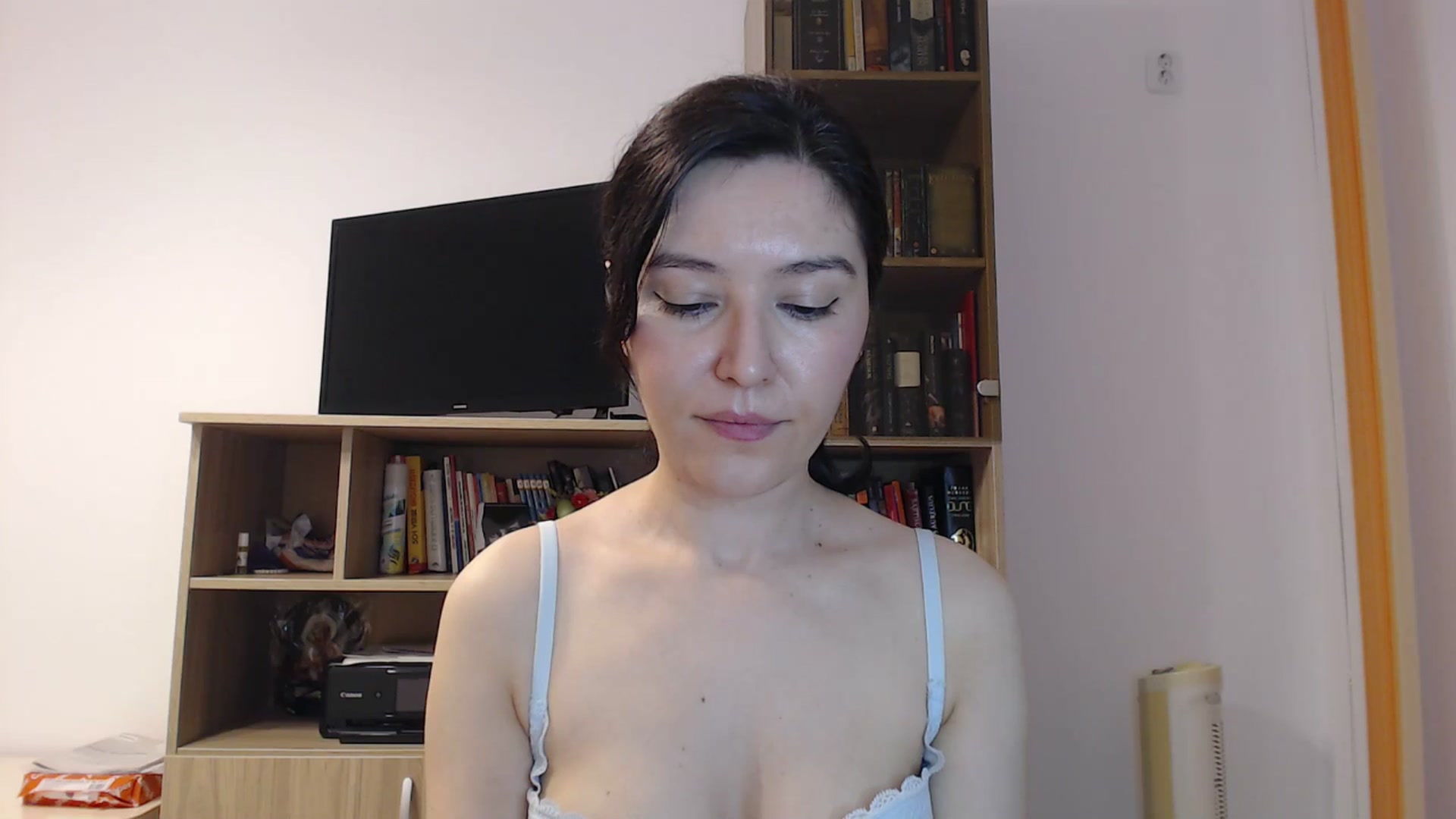 Gallery image thumbnail from SailorJupitr's myfreecams stream on, 05/08/2025, 19:59 image 14 of 20