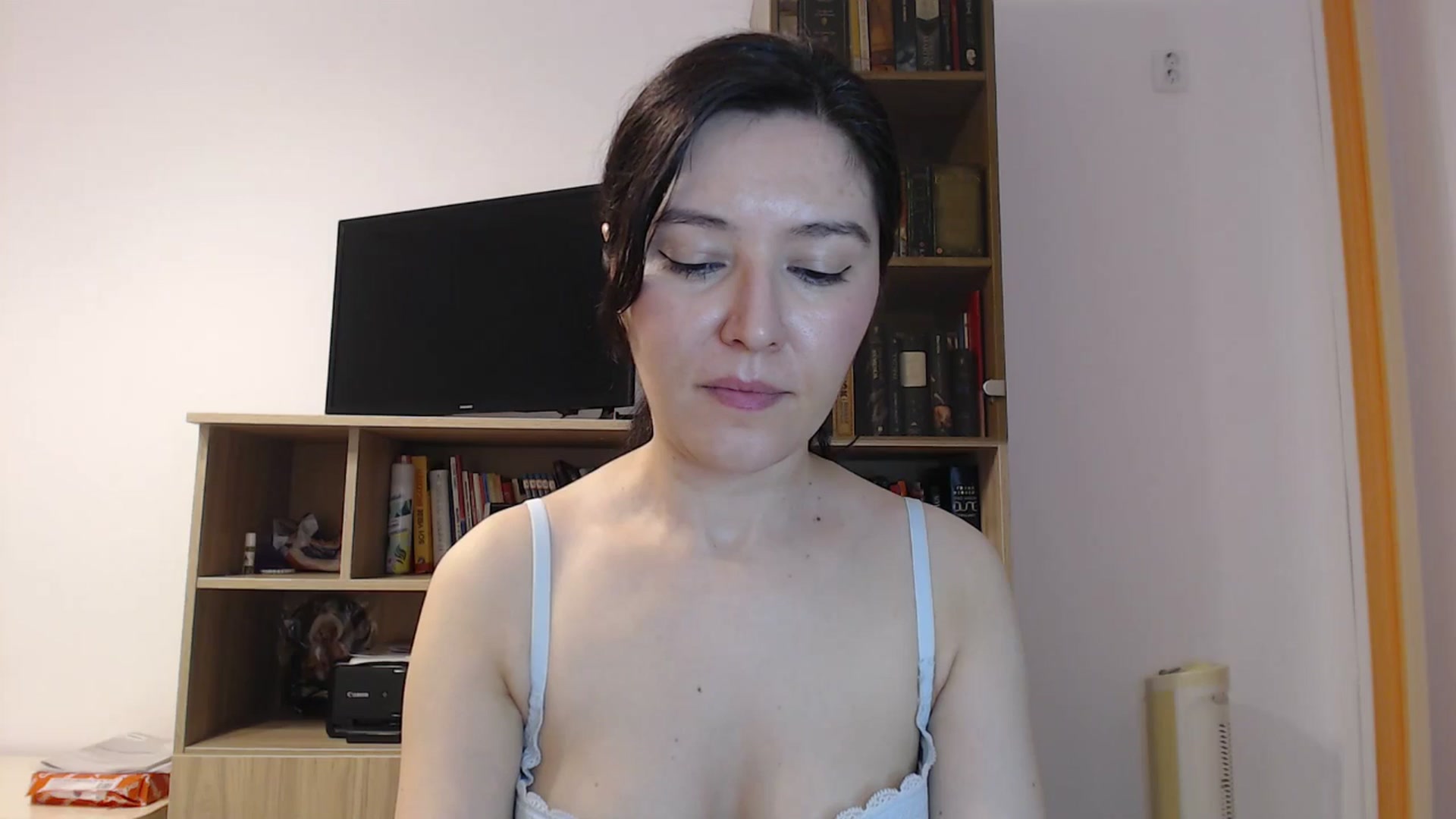 Gallery image thumbnail from SailorJupitr's myfreecams stream on, 05/08/2025, 19:59 image 16 of 20