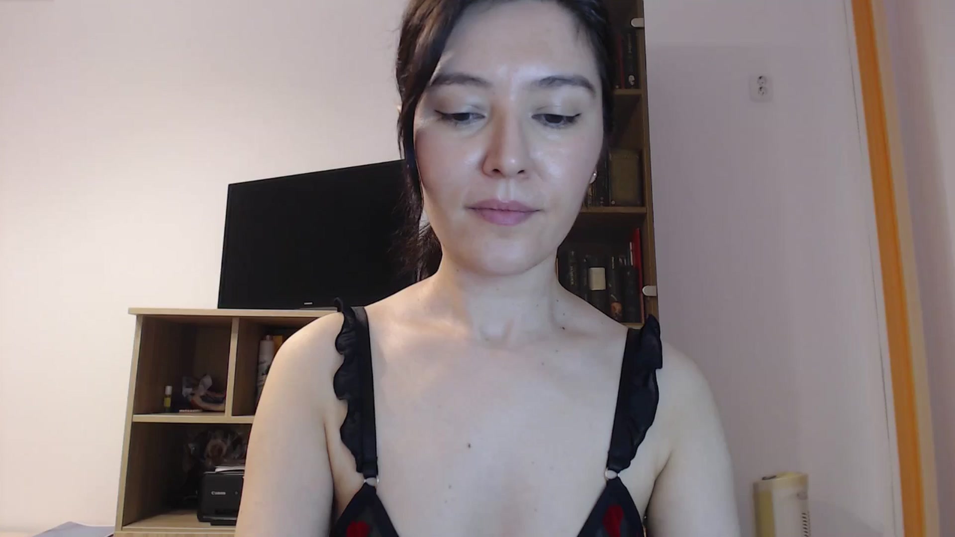 Gallery image thumbnail from SailorJupitr's myfreecams stream on, 05/25/2025, 21:11 image 7 of 20
