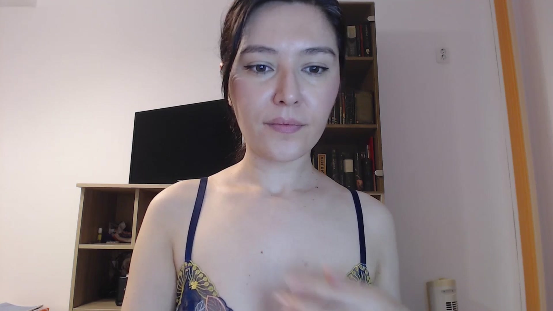 Gallery image thumbnail from SailorJupitr's myfreecams stream on, 05/31/2025, 21:18 image 2 of 20