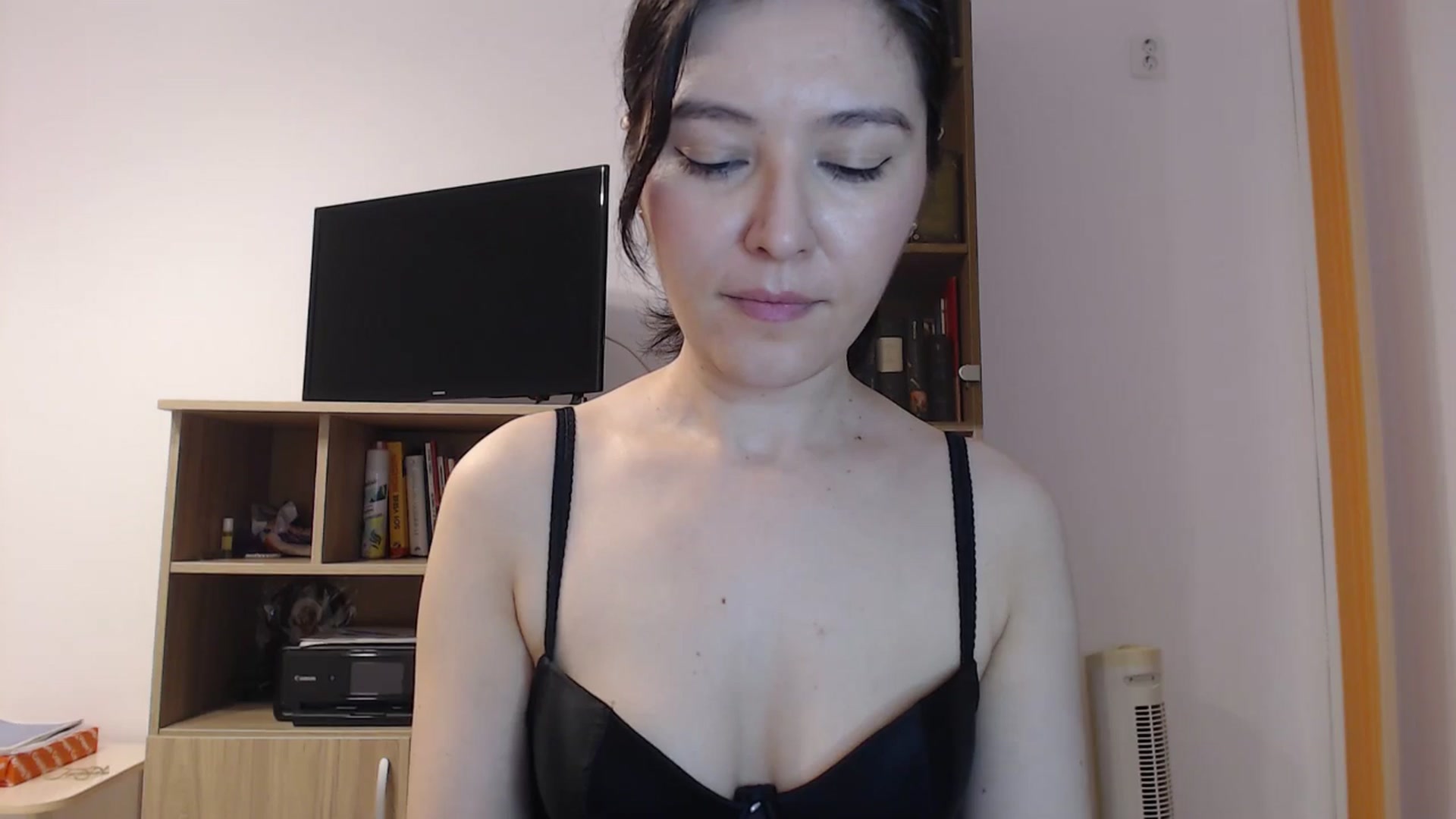 Gallery image thumbnail from SailorJupitr's myfreecams stream on, 06/01/2025, 20:02 image 15 of 20