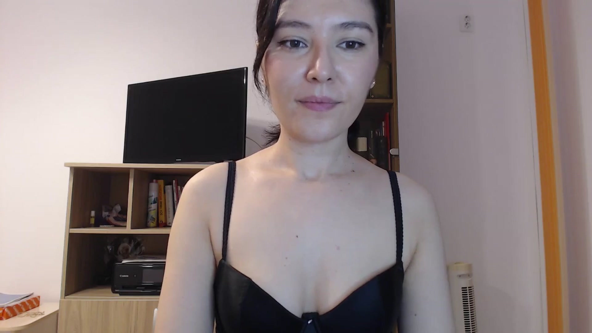 Gallery image thumbnail from SailorJupitr's myfreecams stream on, 06/01/2025, 20:02 image 13 of 20