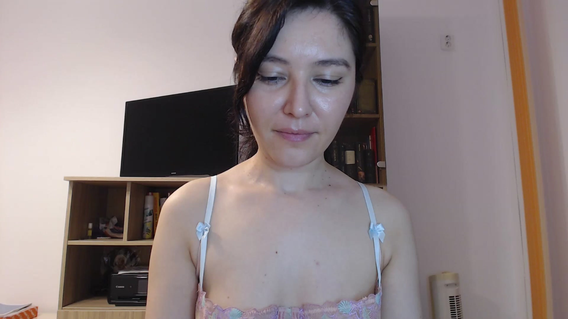 Gallery image thumbnail from SailorJupitr's myfreecams stream on, 06/03/2025, 21:10 image 6 of 20