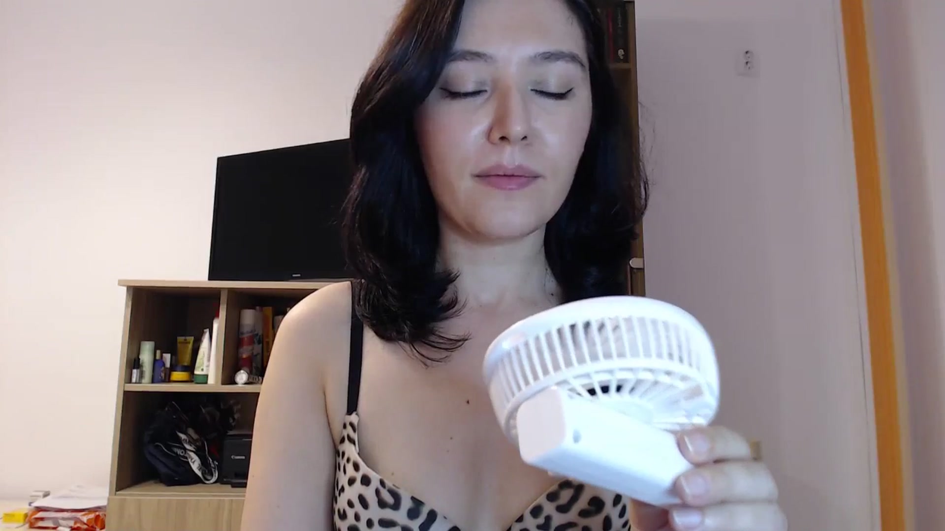 Gallery image thumbnail from SailorJupitr's myfreecams stream on, 06/27/2025, 19:54 image 16 of 20