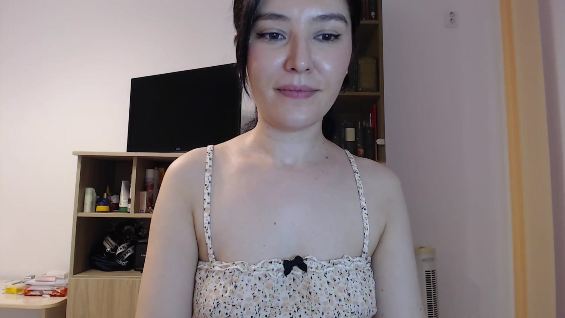 Gallery image thumbnail from SailorJupitr's myfreecams stream on, 07/01/2025, 21:37 image 15 of 20