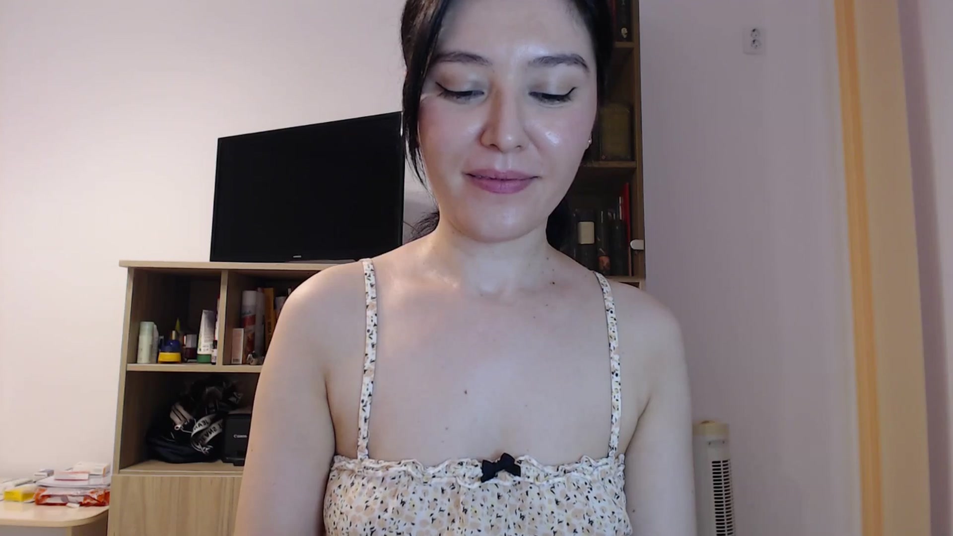 Gallery image thumbnail from SailorJupitr's myfreecams stream on, 07/01/2025, 21:37 image 6 of 20