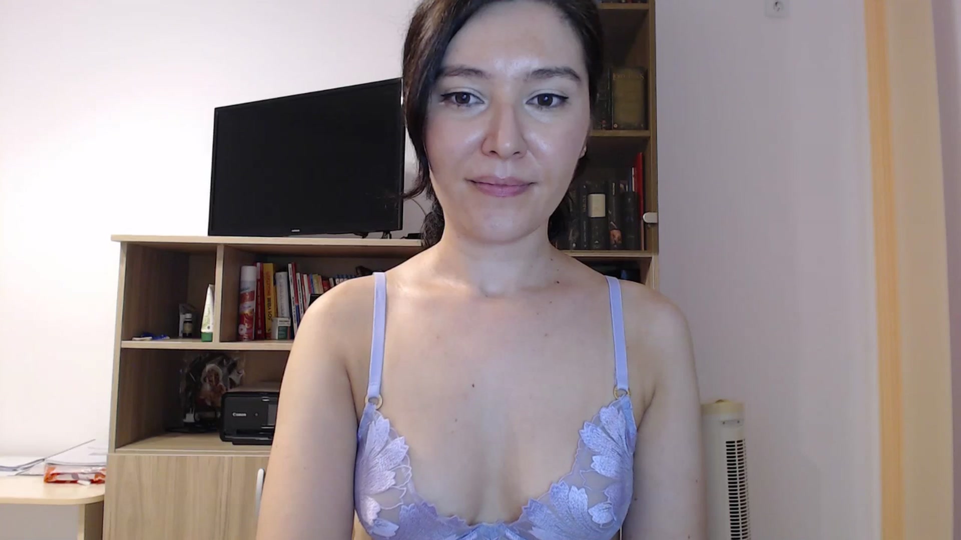 Gallery image thumbnail from SailorJupitr's myfreecams stream on, 08/07/2025, 21:37 image 13 of 20