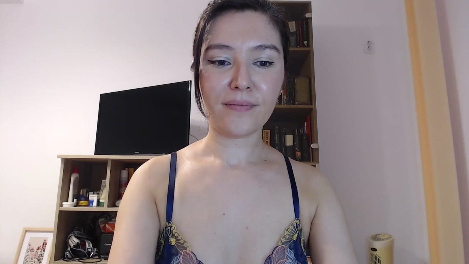 Gallery image thumbnail from SailorJupitr's myfreecams stream on, 08/20/2025, 20:37 image 17 of 20