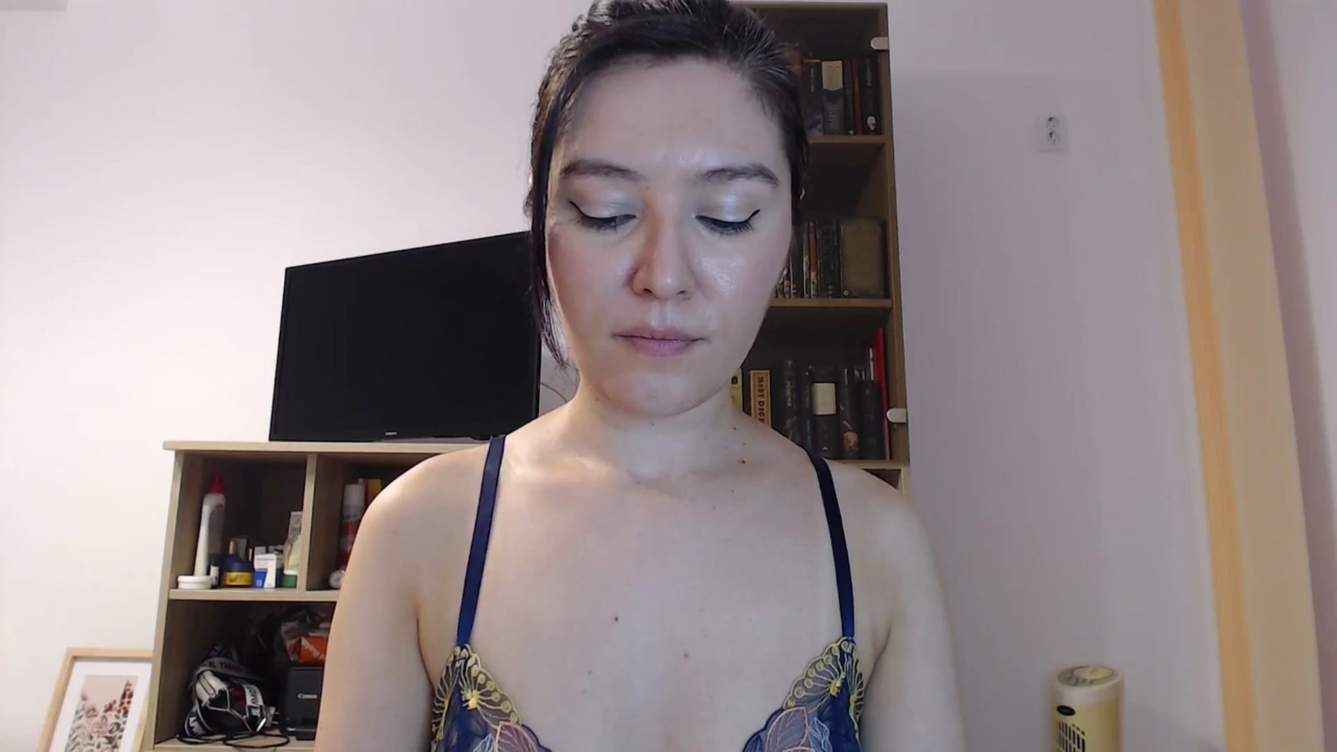 Gallery image thumbnail from SailorJupitr's myfreecams stream on, 08/20/2025, 20:37 image 15 of 20