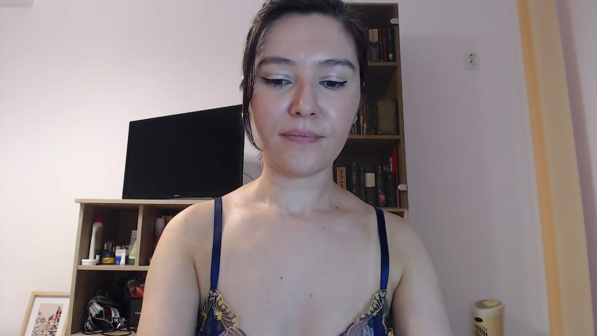Gallery image thumbnail from SailorJupitr's myfreecams stream on, 08/20/2025, 21:04 image 12 of 20