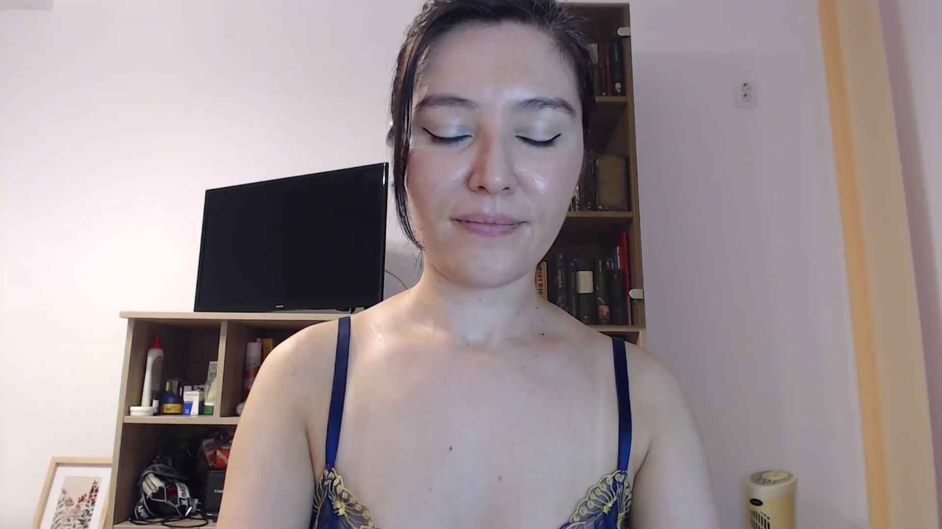 Gallery image thumbnail from SailorJupitr's myfreecams stream on, 08/20/2025, 21:04 image 18 of 20