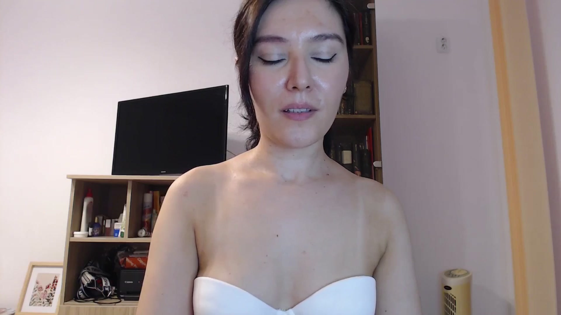 Gallery image thumbnail from SailorJupitr's myfreecams stream on, 08/21/2025, 21:05 image 16 of 20