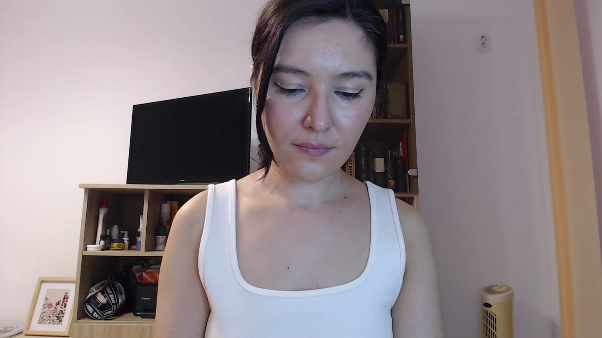 Gallery image thumbnail from SailorJupitr's myfreecams stream on, 08/27/2025, 21:15 image 4 of 20