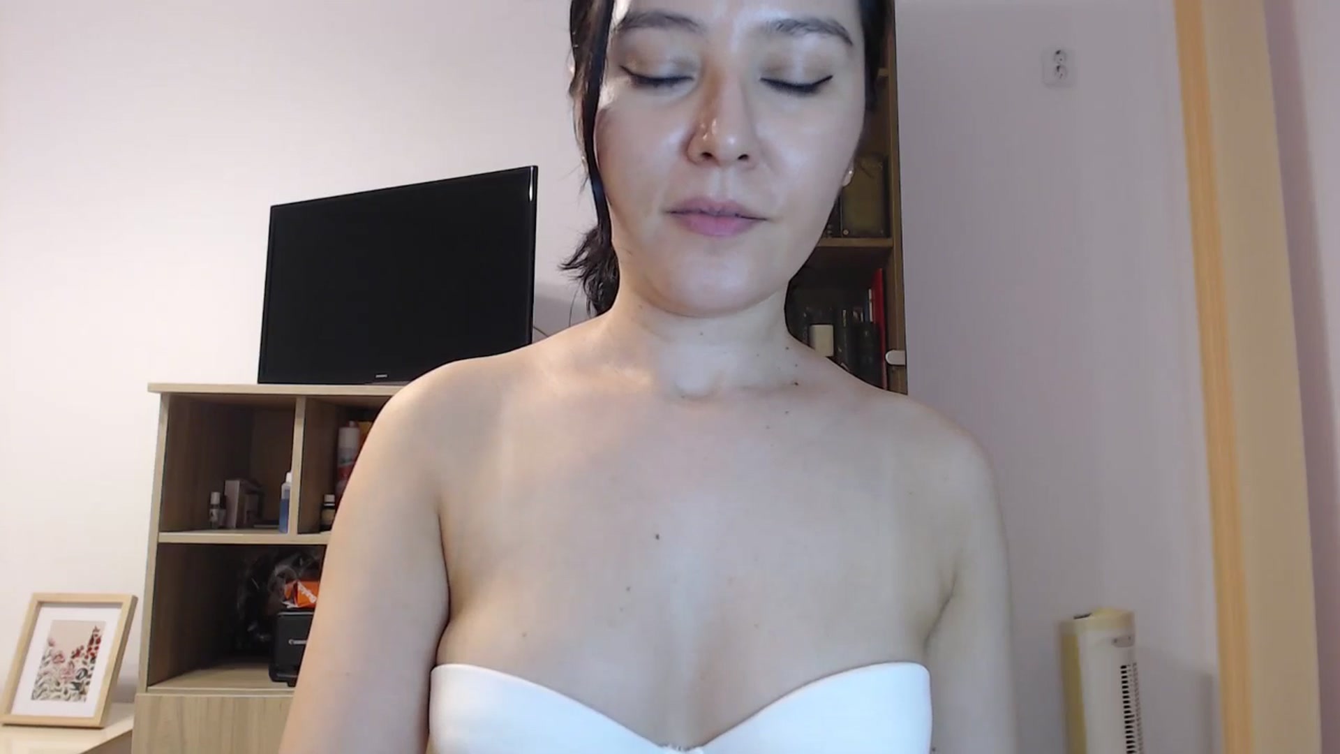 Gallery image thumbnail from SailorJupitr's myfreecams stream on, 09/28/2025, 20:18 image 4 of 20