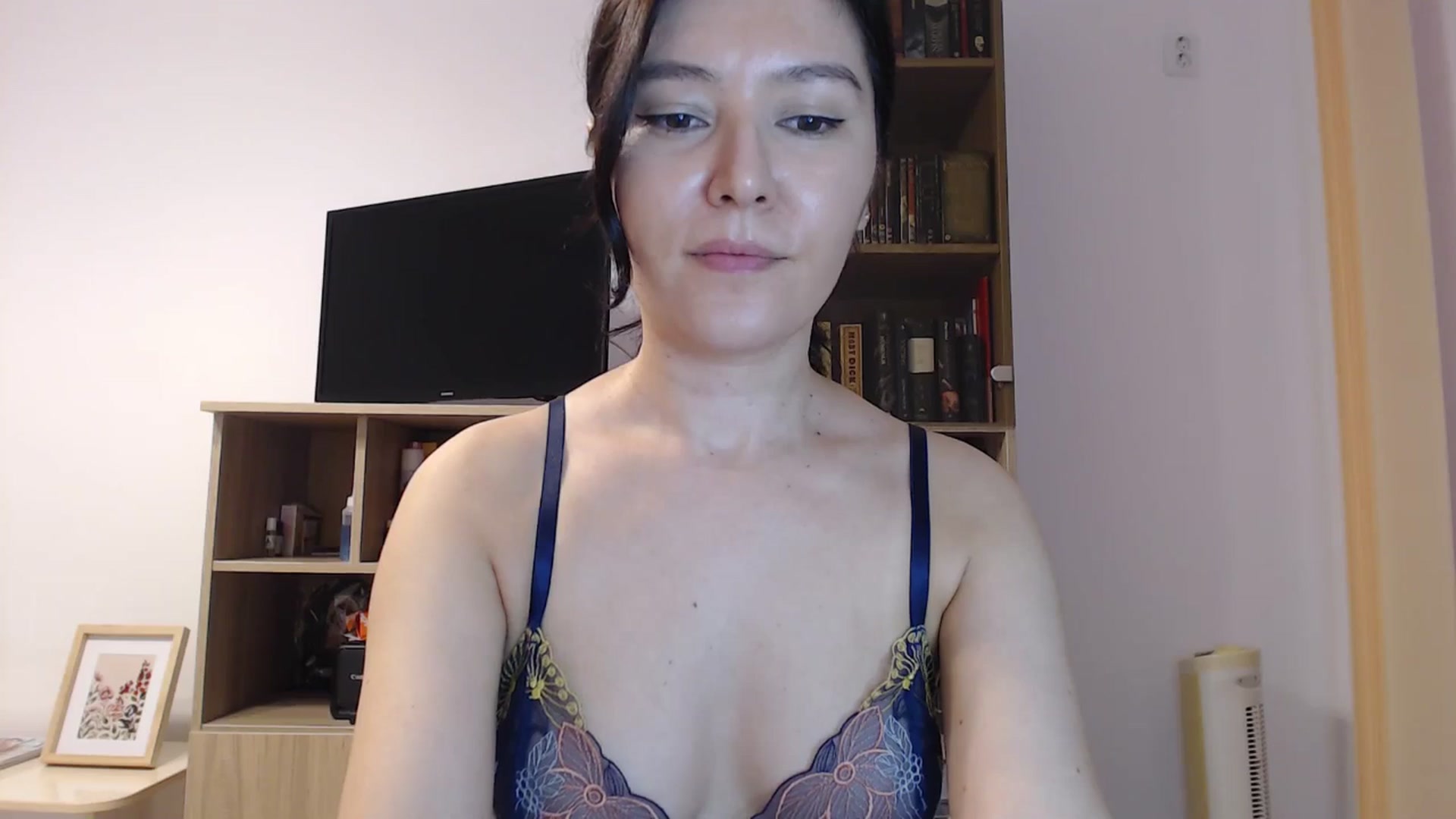 Gallery image thumbnail from SailorJupitr's myfreecams stream on, 10/01/2025, 19:36 image 17 of 20