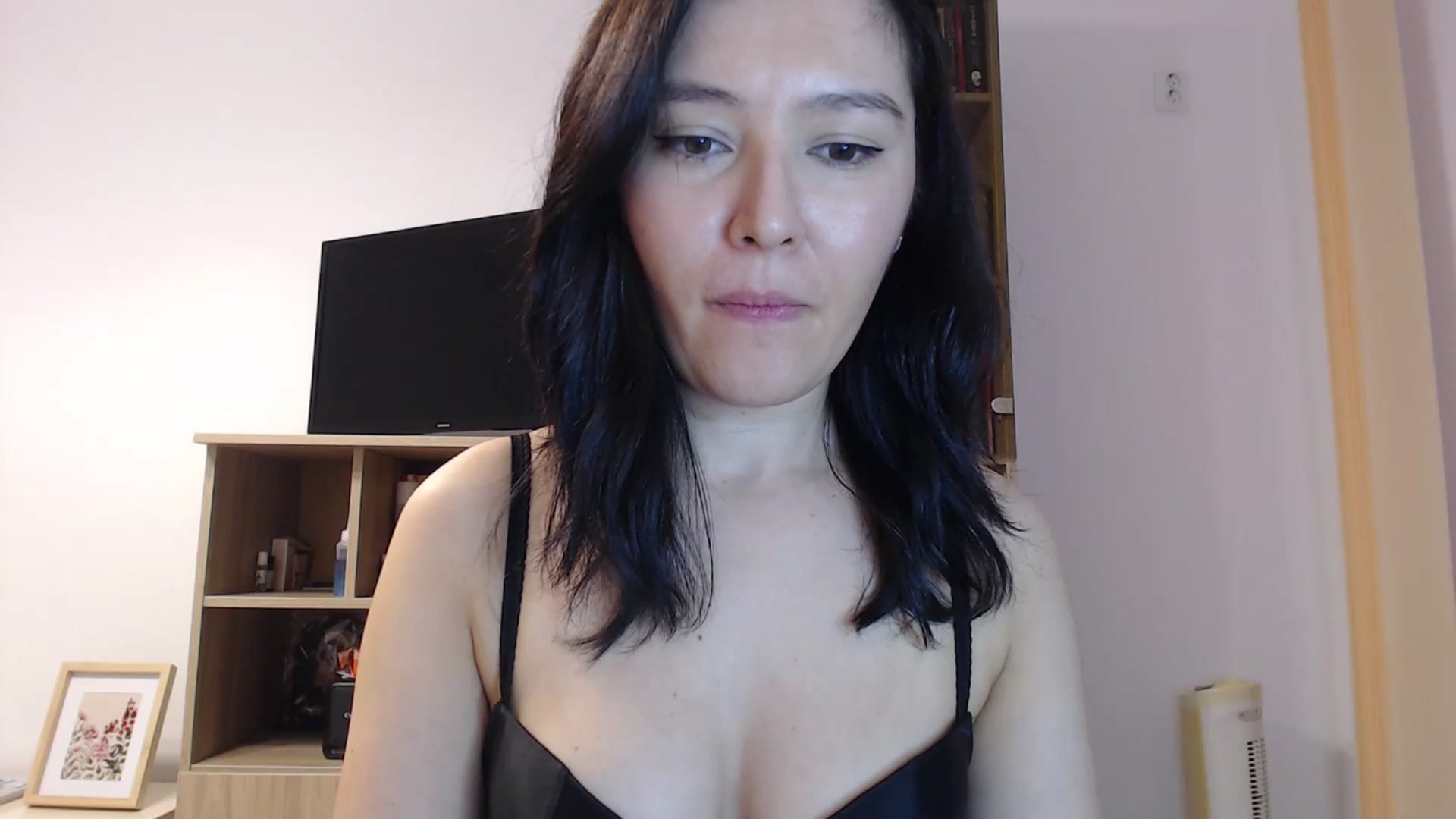 Gallery image thumbnail from SailorJupitr's myfreecams stream on, 10/04/2025, 21:40 image 6 of 20