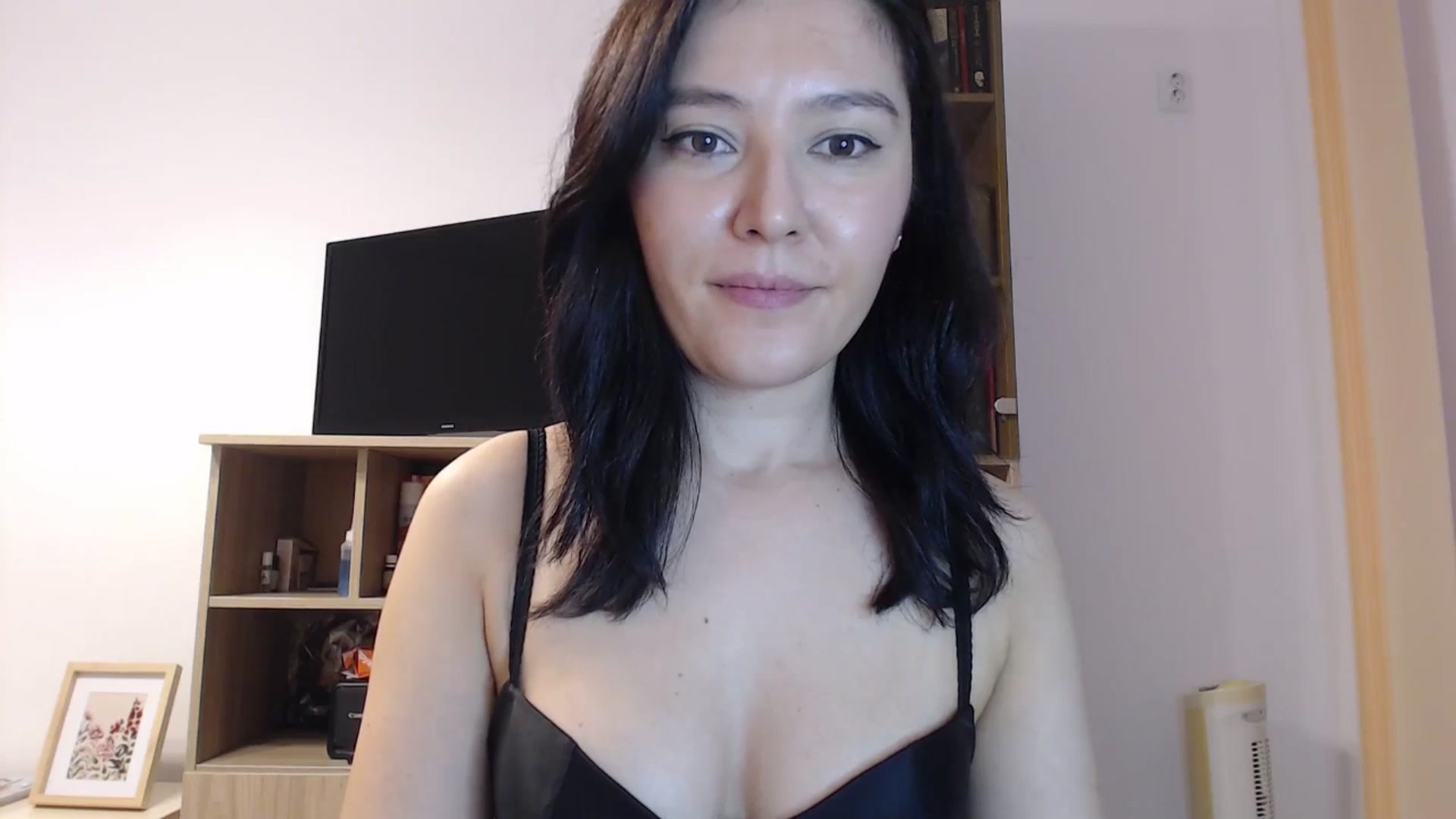 Gallery image thumbnail from SailorJupitr's myfreecams stream on, 10/04/2025, 21:40 image 9 of 20