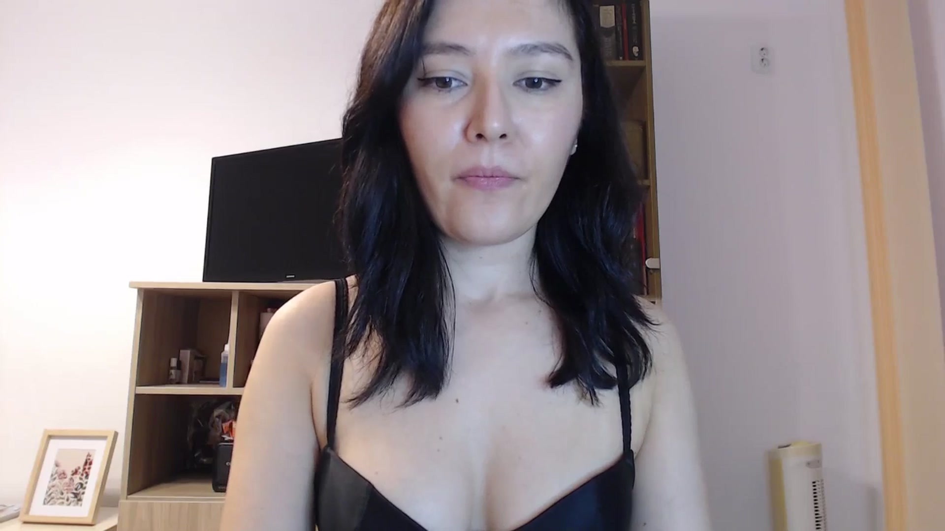 Gallery image thumbnail from SailorJupitr's myfreecams stream on, 10/04/2025, 21:40 image 8 of 20