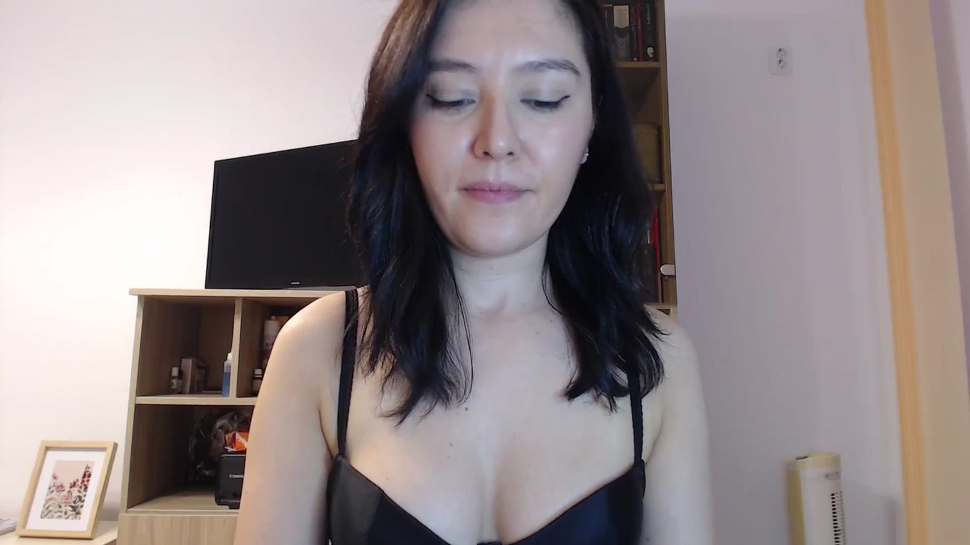 Gallery image thumbnail from SailorJupitr's myfreecams stream on, 10/04/2025, 21:40 image 5 of 20