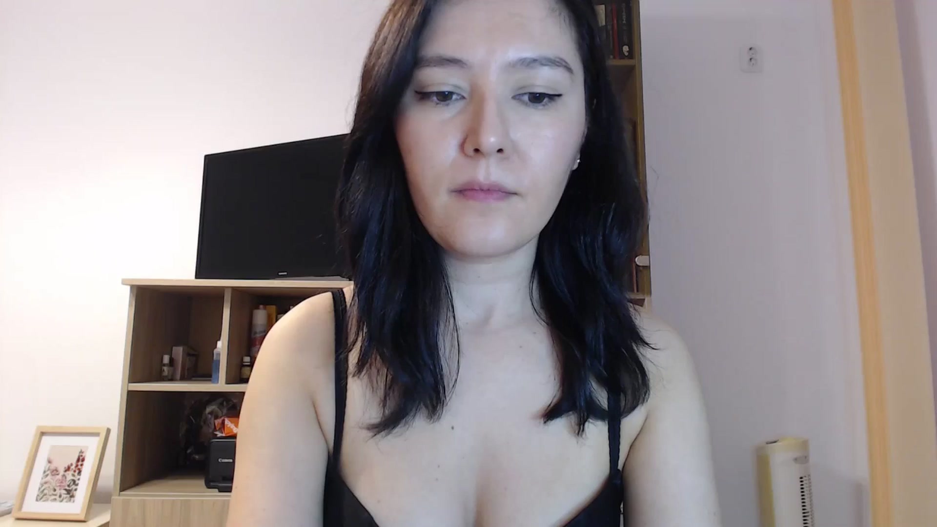 Gallery image thumbnail from SailorJupitr's myfreecams stream on, 10/04/2025, 21:40 image 1 of 20